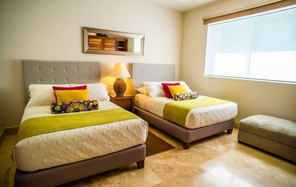 Magnificient Oceanfront Luxury Condo - Beachside & Rooftop Bar & Infinity Pools - Hoteles con jacuzzi en Puerto Vallarta, México