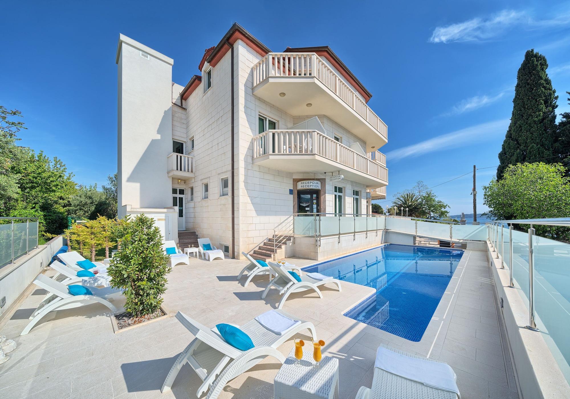 Varios Hotel Riva