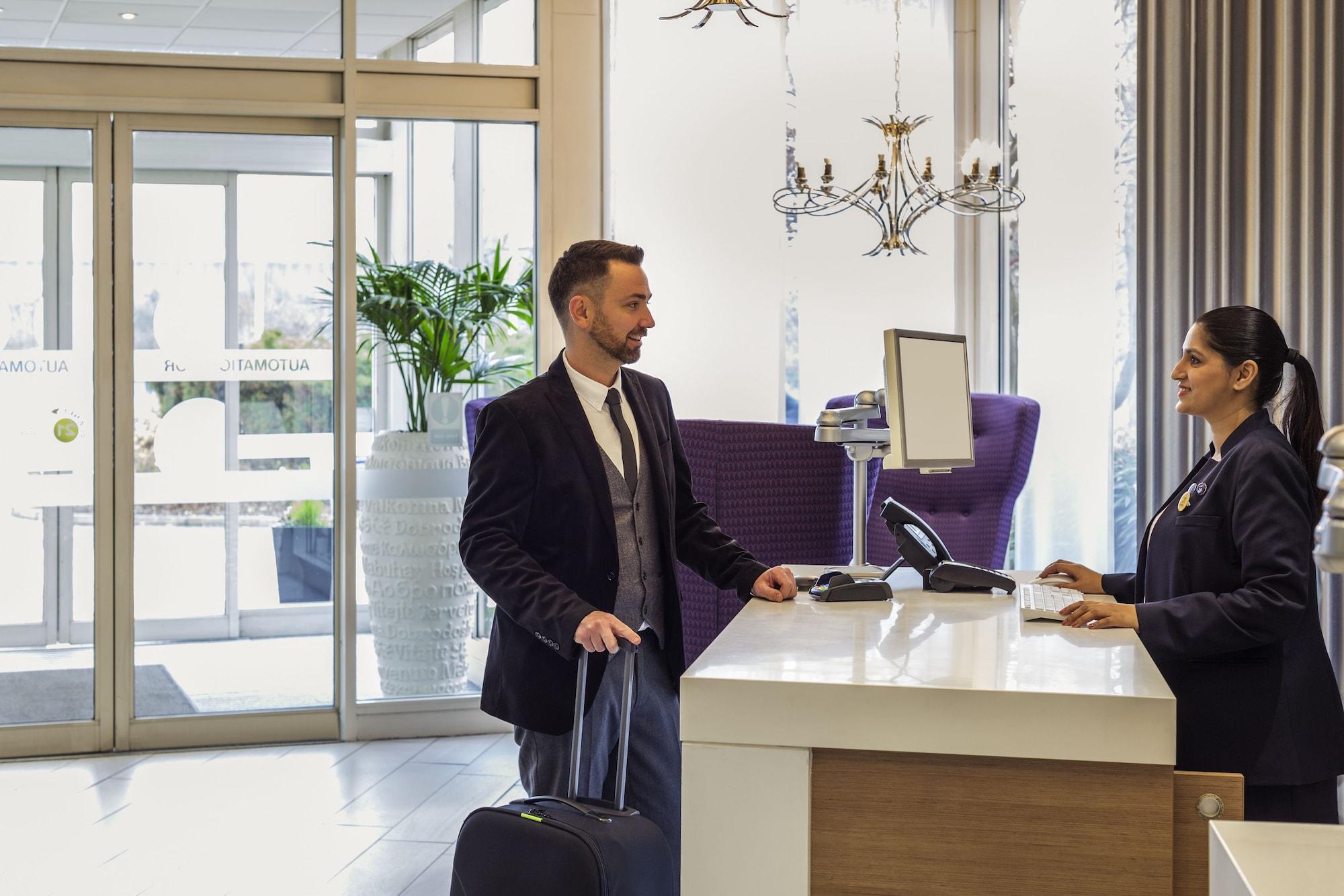 Vista Lobby Novotel Coventry M6/J3