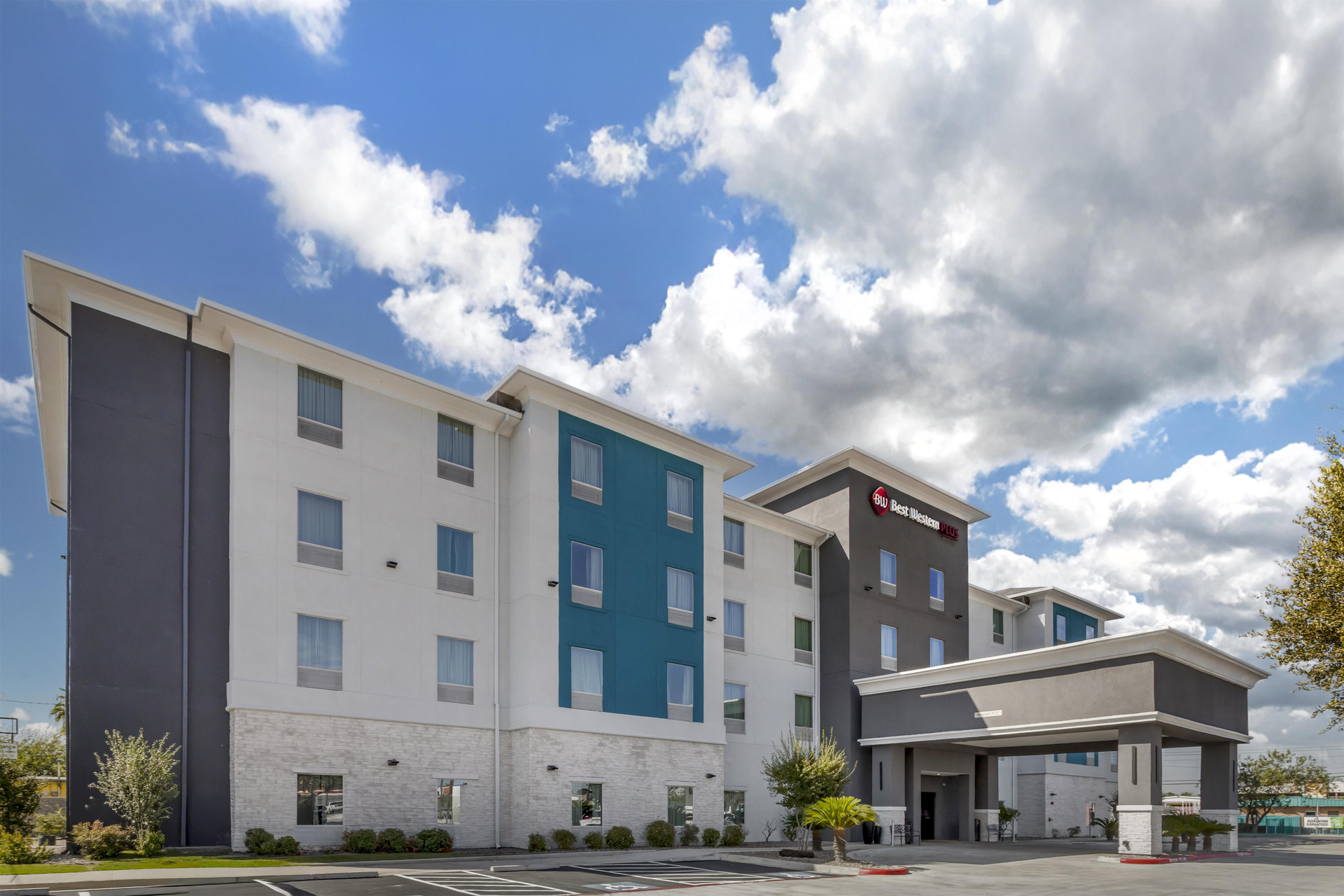 Vista Exterior Best Western Plus Laredo Inn & Suites