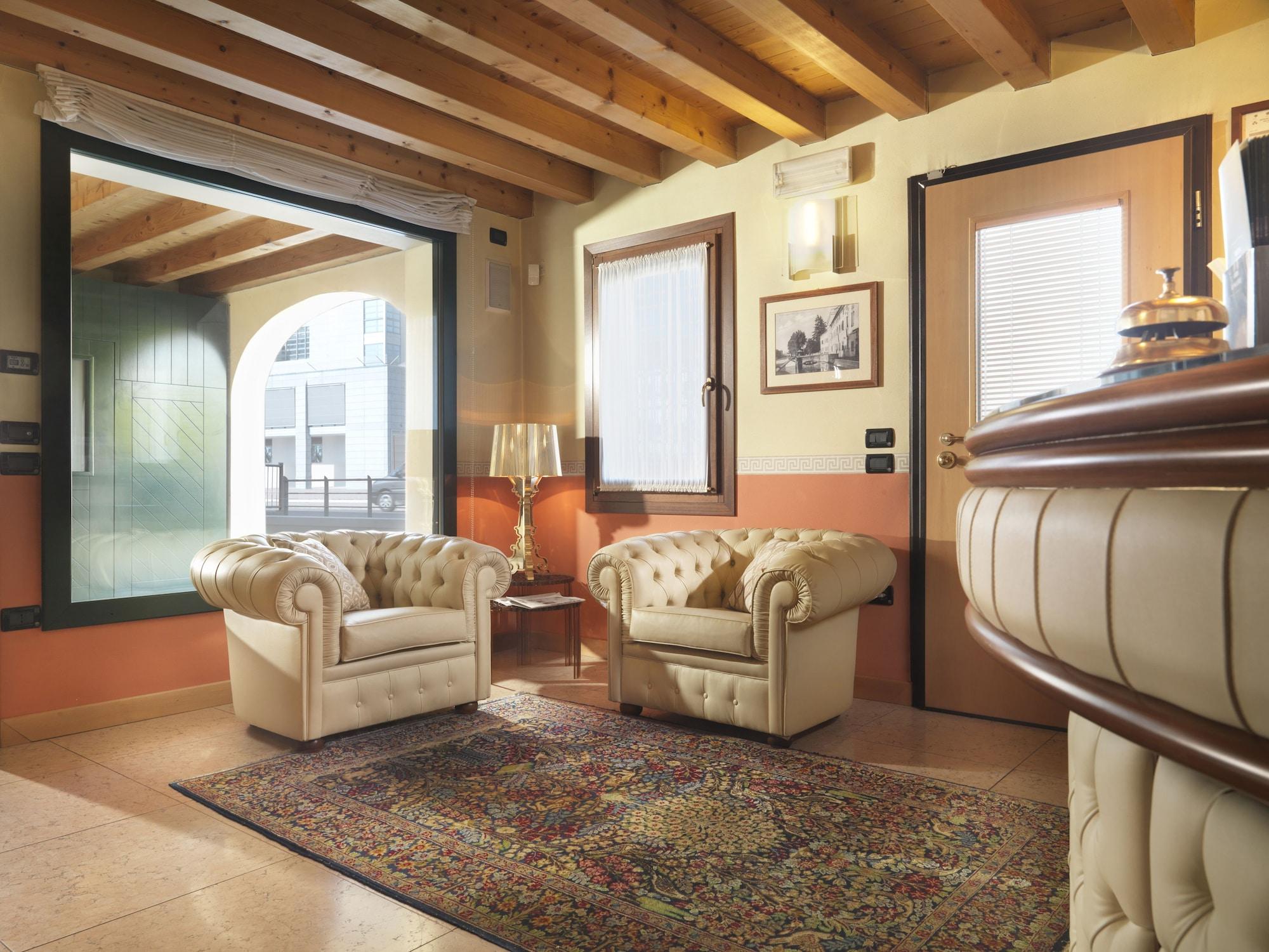 Vista Lobby Hotel Roma