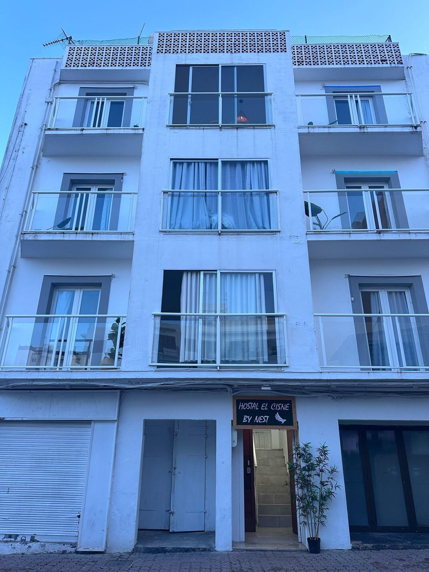 Vista Exterior Cisne by Nest Hostel