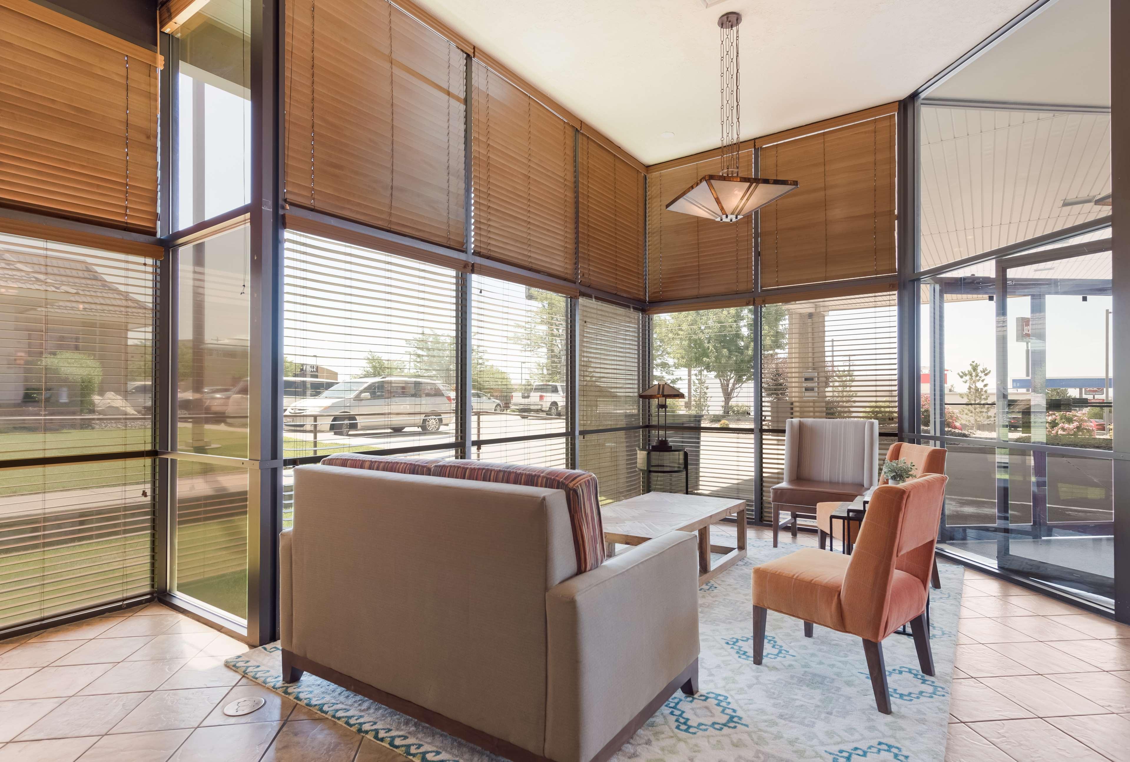 Vista Lobby Best Western Foothills Inn