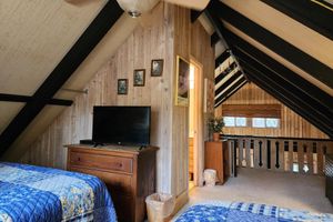 Alquiler Vacacional - Beautiful family friendly 4 bedroom Resort Chalet with Fireplace