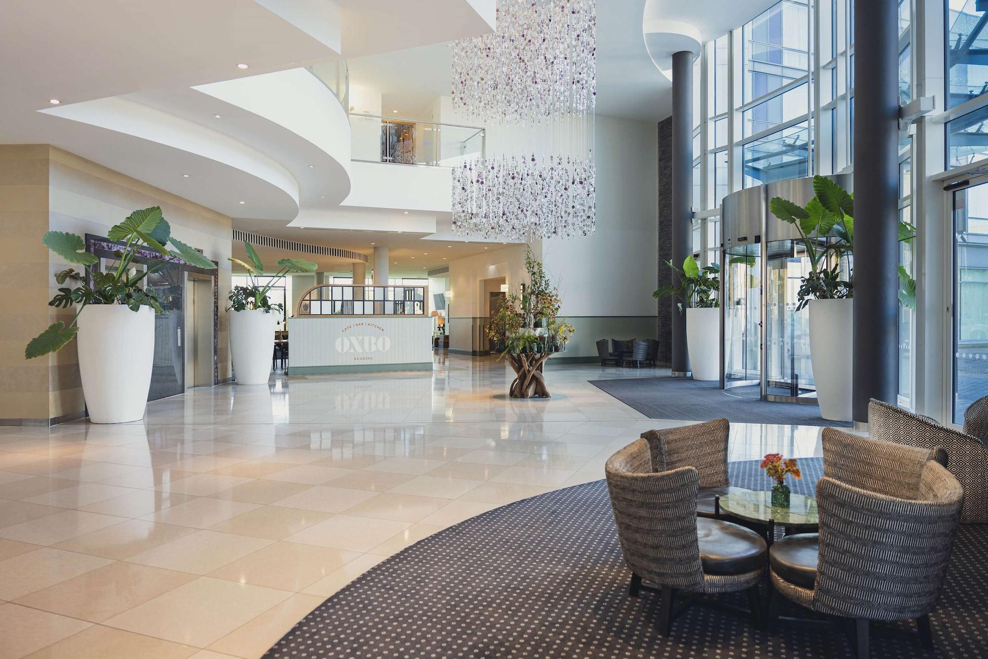 Vista Lobby Hilton Reading Hotel