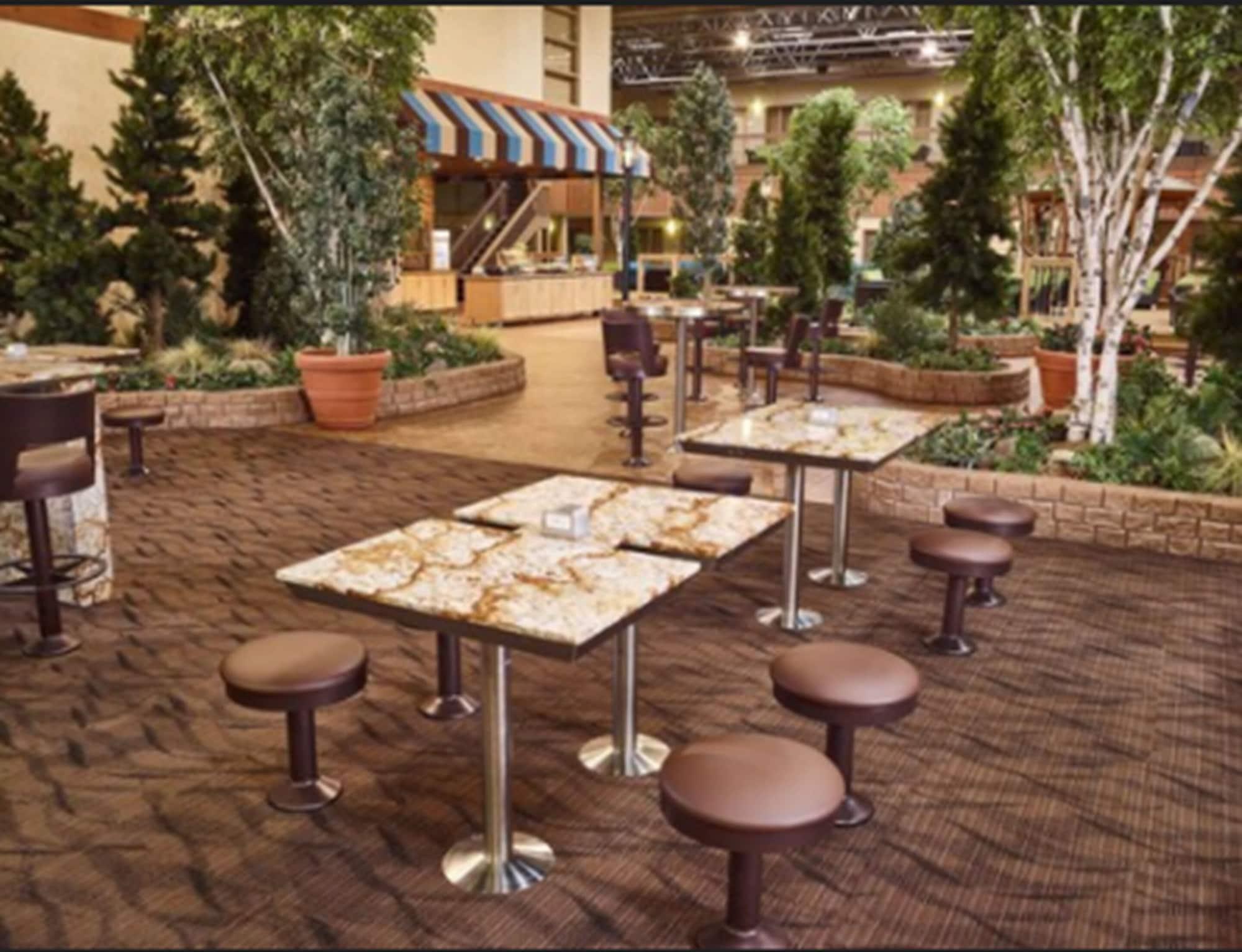 Restaurant LivINN Hotel Minneapolis North / Fridley