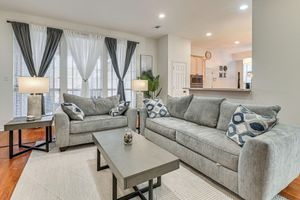 Alquiler Vacacional - Elegant Home w/ Private Patio, 2 Mi to UTD Campus!