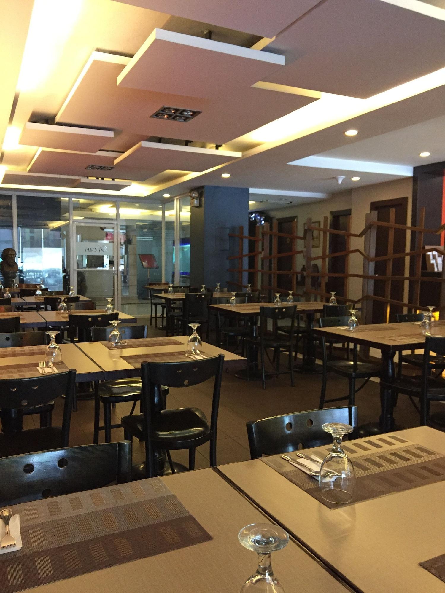 Restaurant Robbinsdale Residences