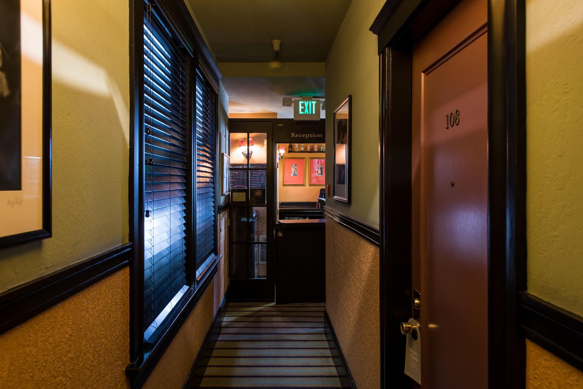 Varios Hotel Boheme