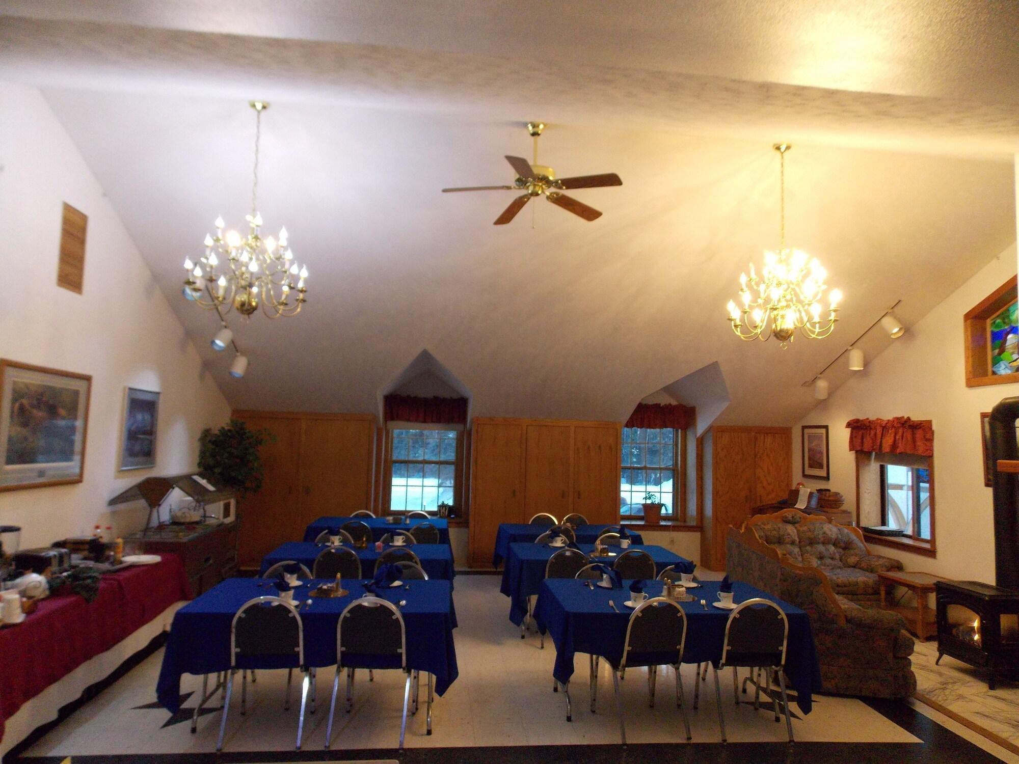 Vista Lobby Abbey Archway Inn