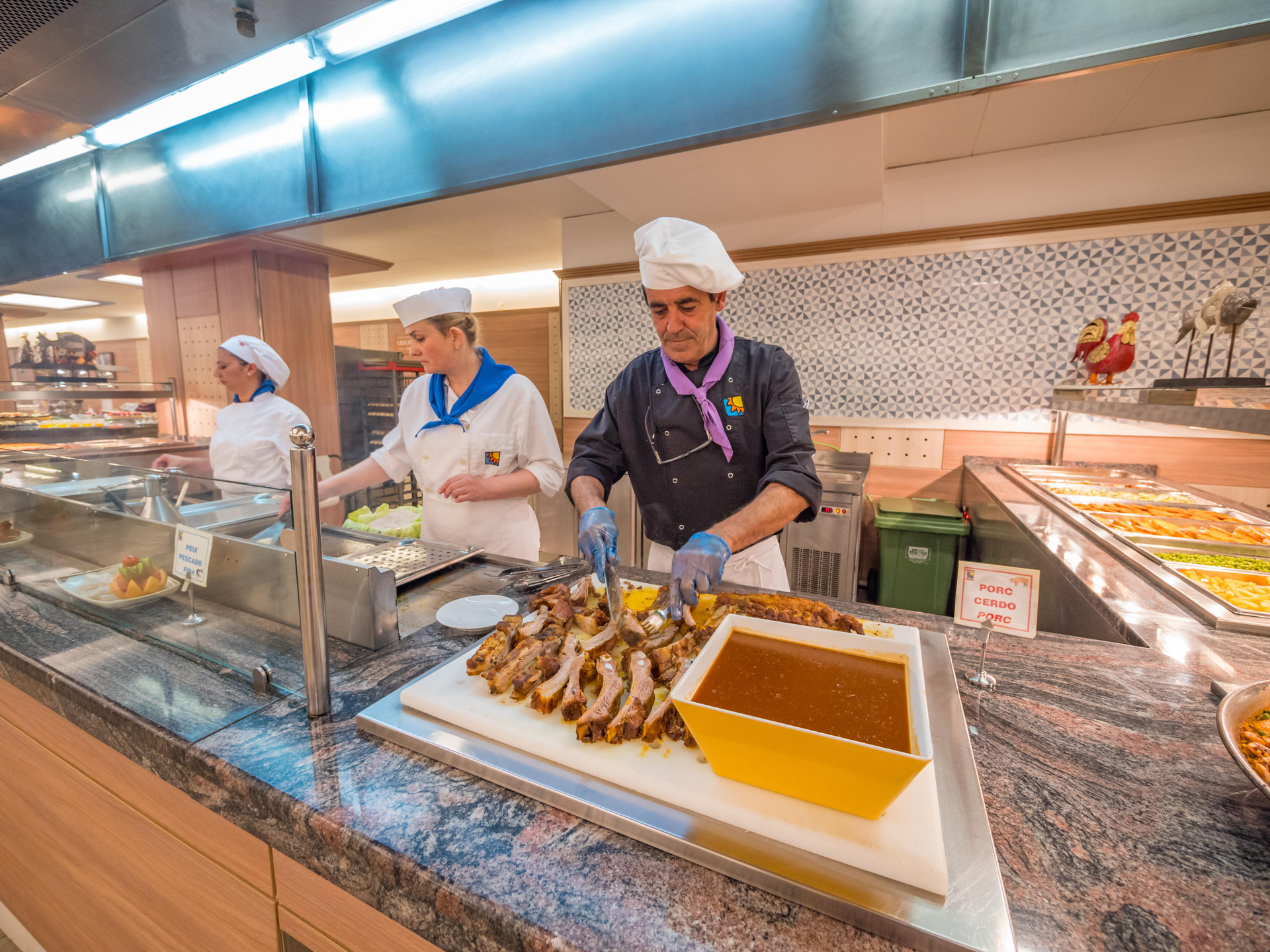 Restaurant Golden Avenida Family Suites