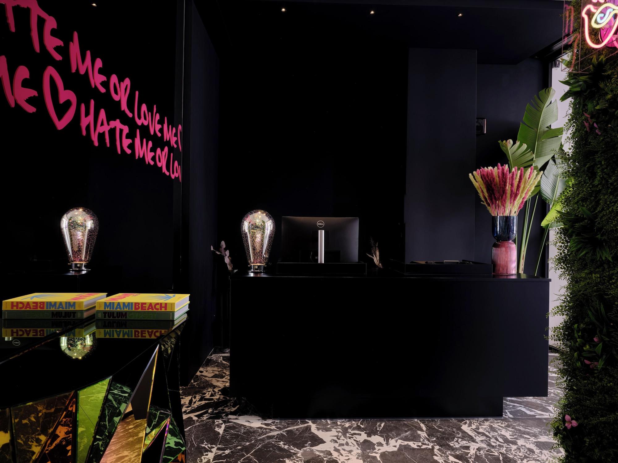 Vista Lobby Nur Outline Aparthotel