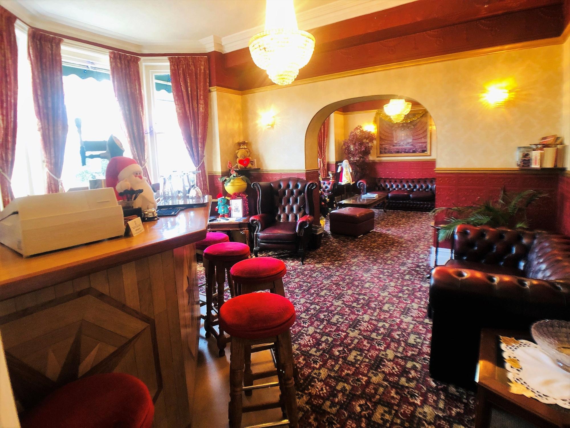 Restaurant The Ilfracombe House Hotel - near Cliffs Pavilion