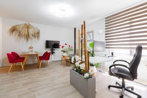 Alquiler Vacacional - Quiet 1-bed with office space, Saint-Cyprien, 200m to metro