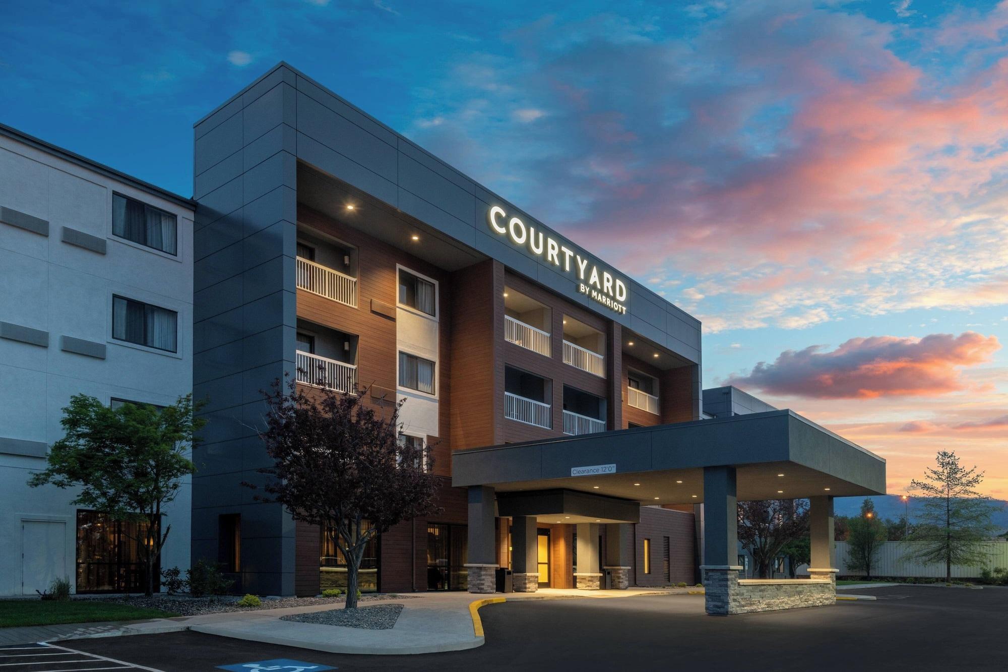 Vista Exterior Courtyard by Marriott Reno