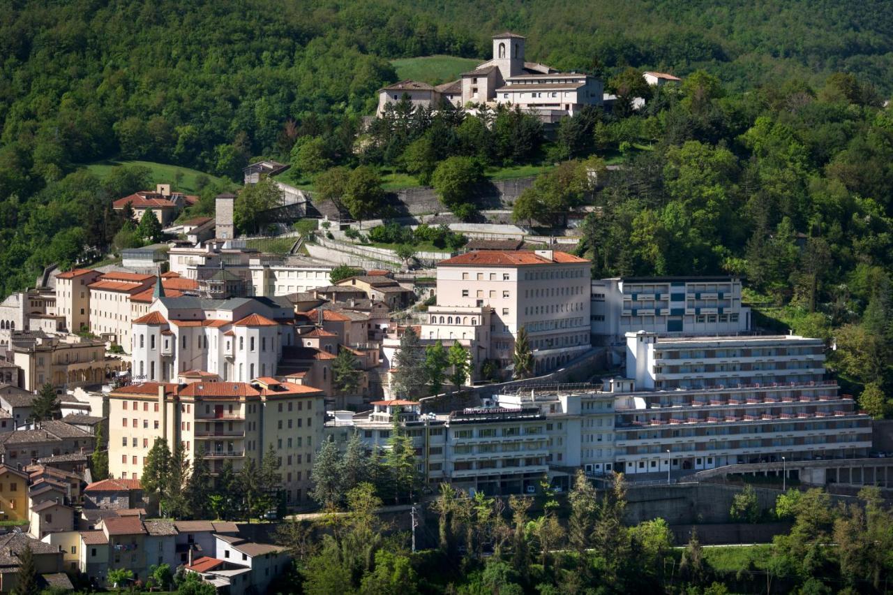 Vista Exterior Hotel delle Rose