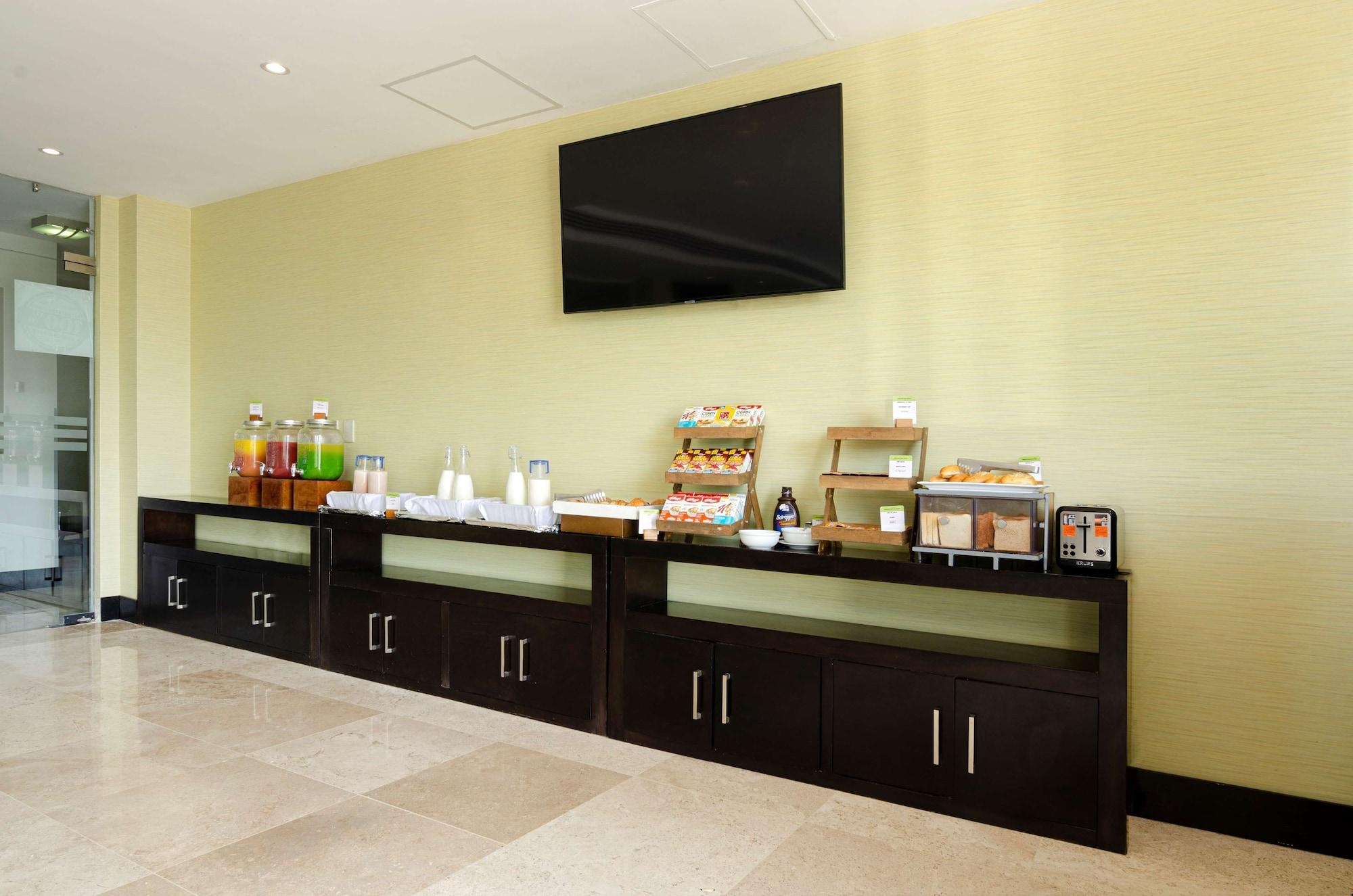 Restaurant DoubleTree by Hilton Hotel Queretaro
