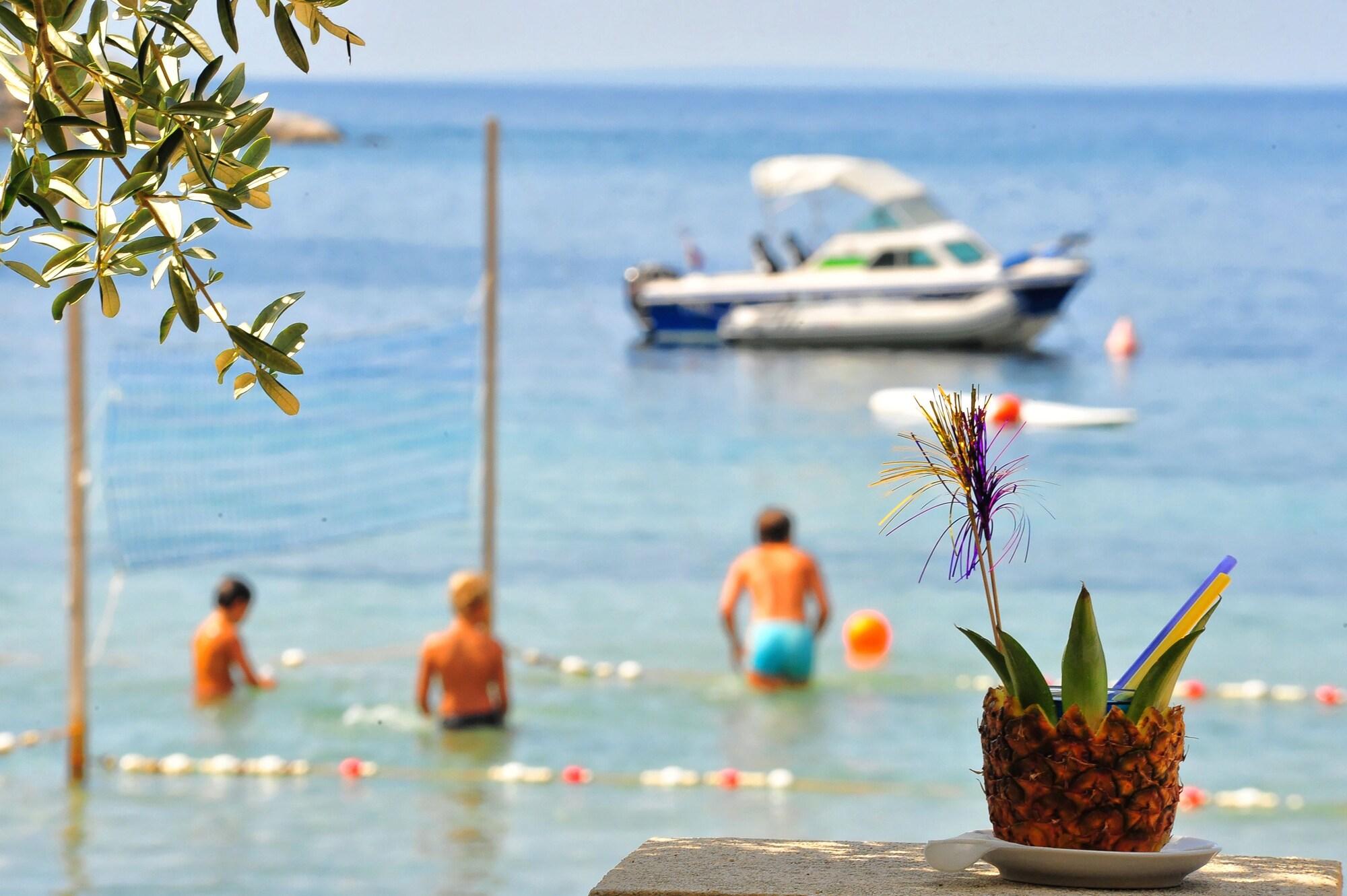 Playa Lastura Aparthotel & Mobile Homes