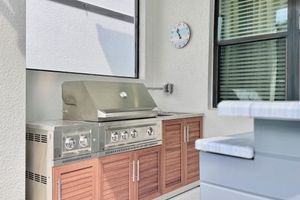 Alquiler Vacacional - Modern 8BR Home w/ Spa, BBQ & Resort Access – 5 Mins to SeaWorld!