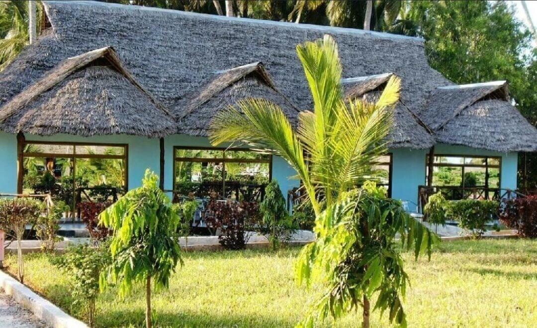 Vista Exterior Coconut Tree Village Beach Resort