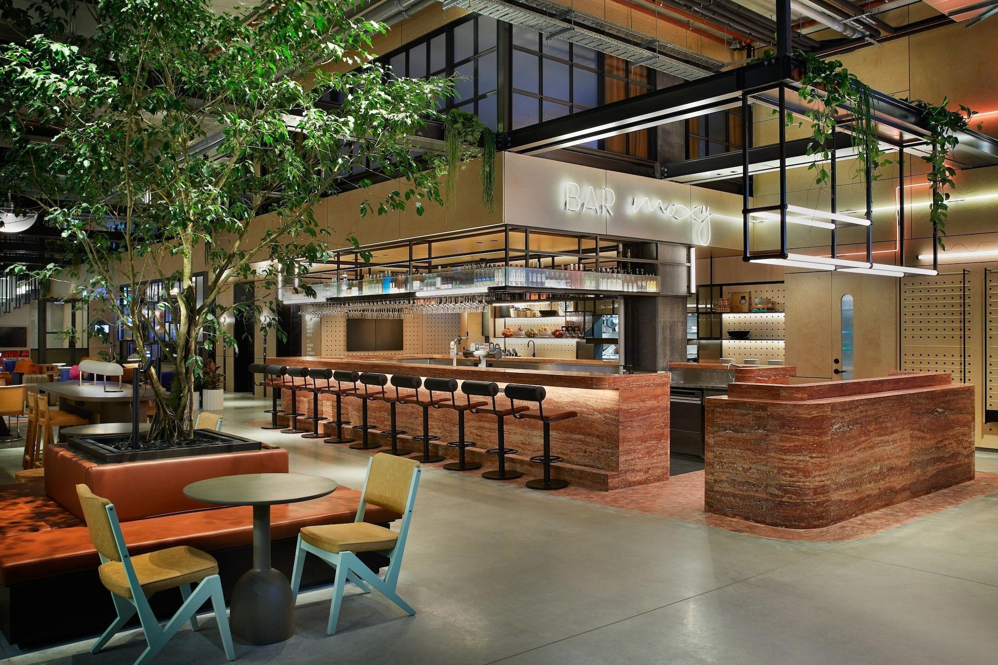 Vista Lobby Moxy Sydney Airport