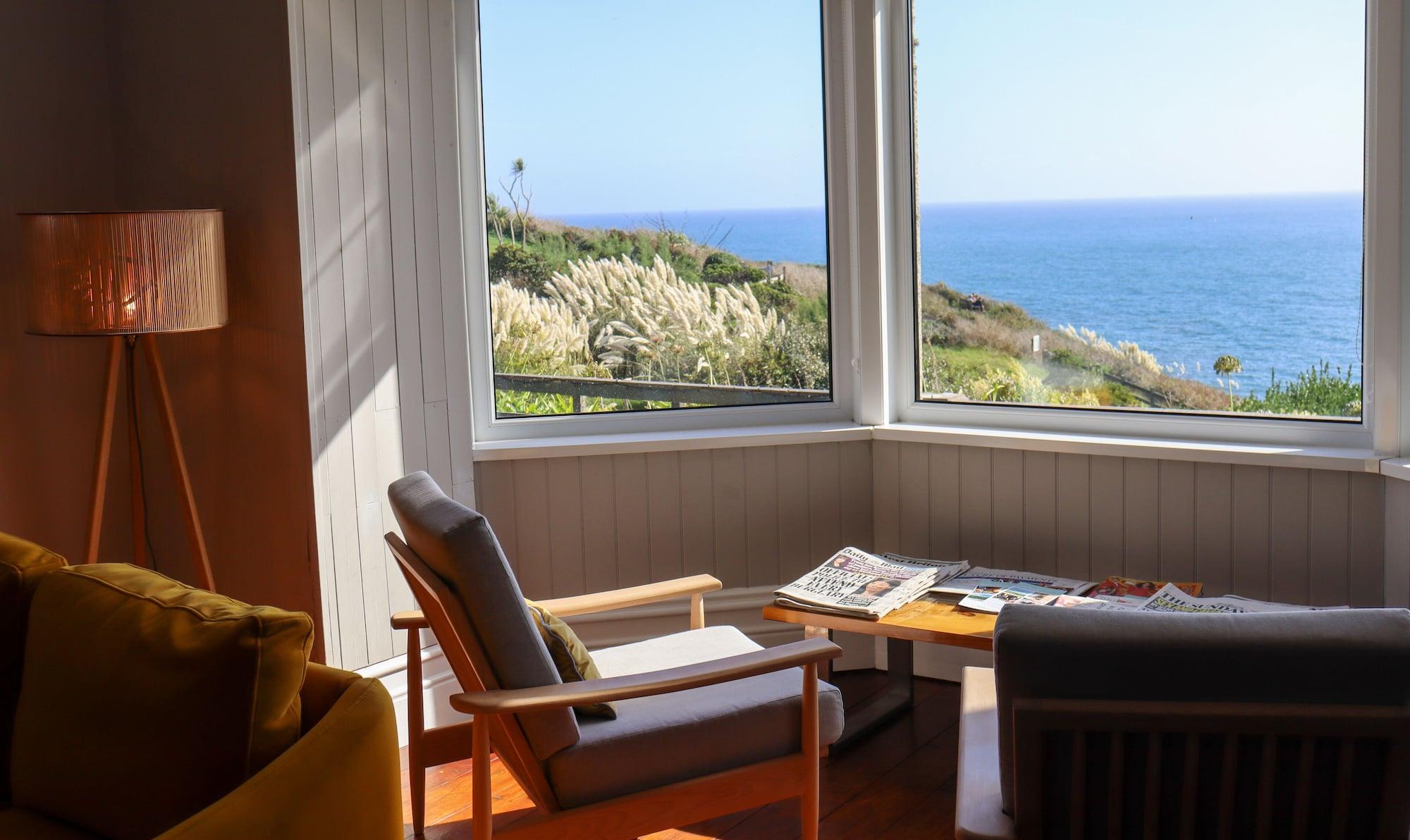 Bar/Salón Housel Bay Hotel