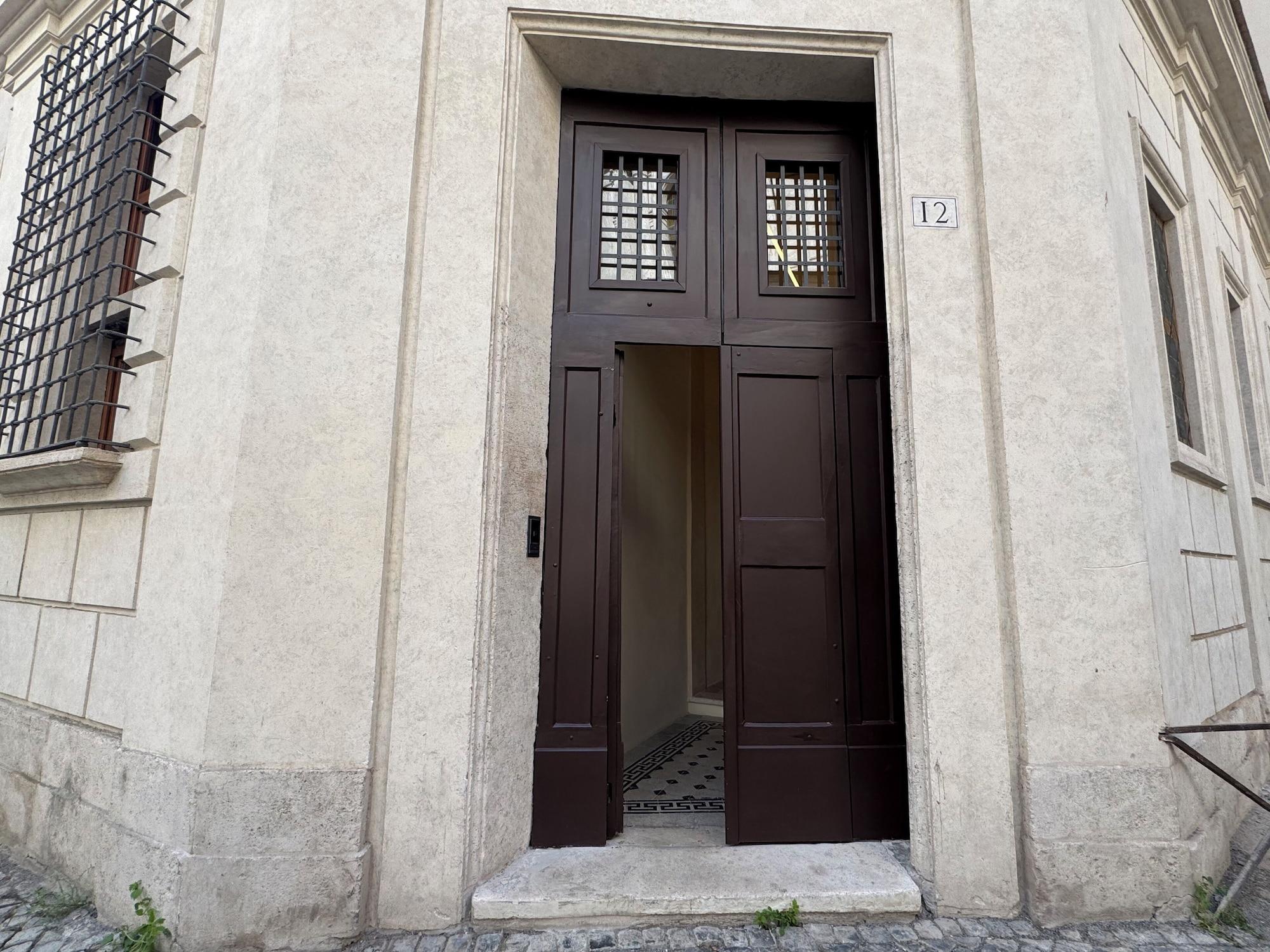 Vista Exterior Palazzo Gambirasi Aparthotel Roma
