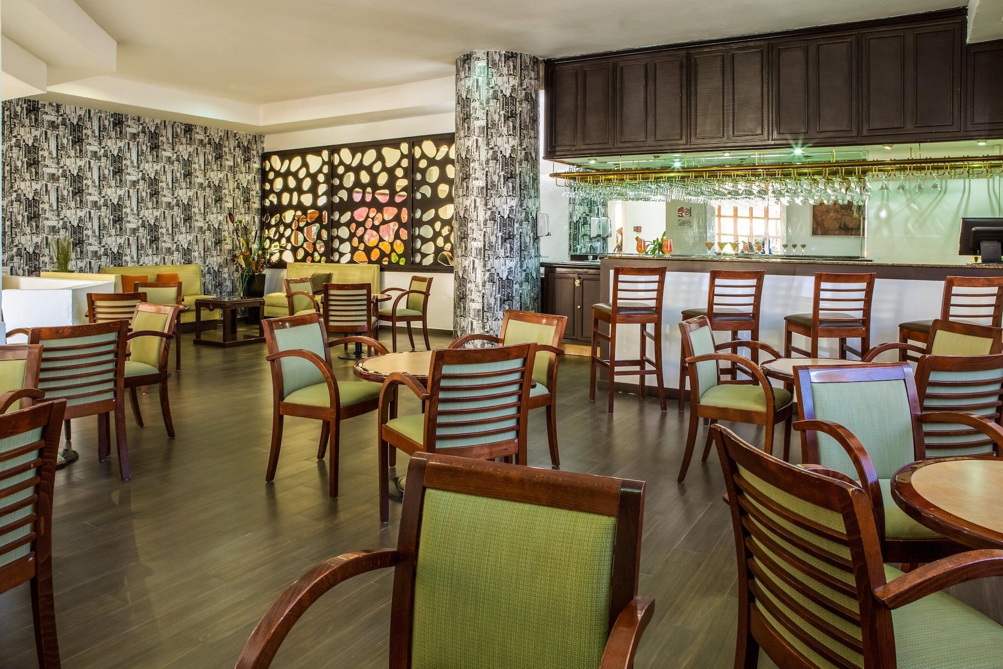Bar/Salón Fiesta Inn Express Chihuahua