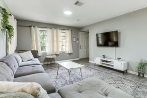 Arriendo temporal - 6 Mi to Dtwn! Family Home w/ Hot Tub in Houston