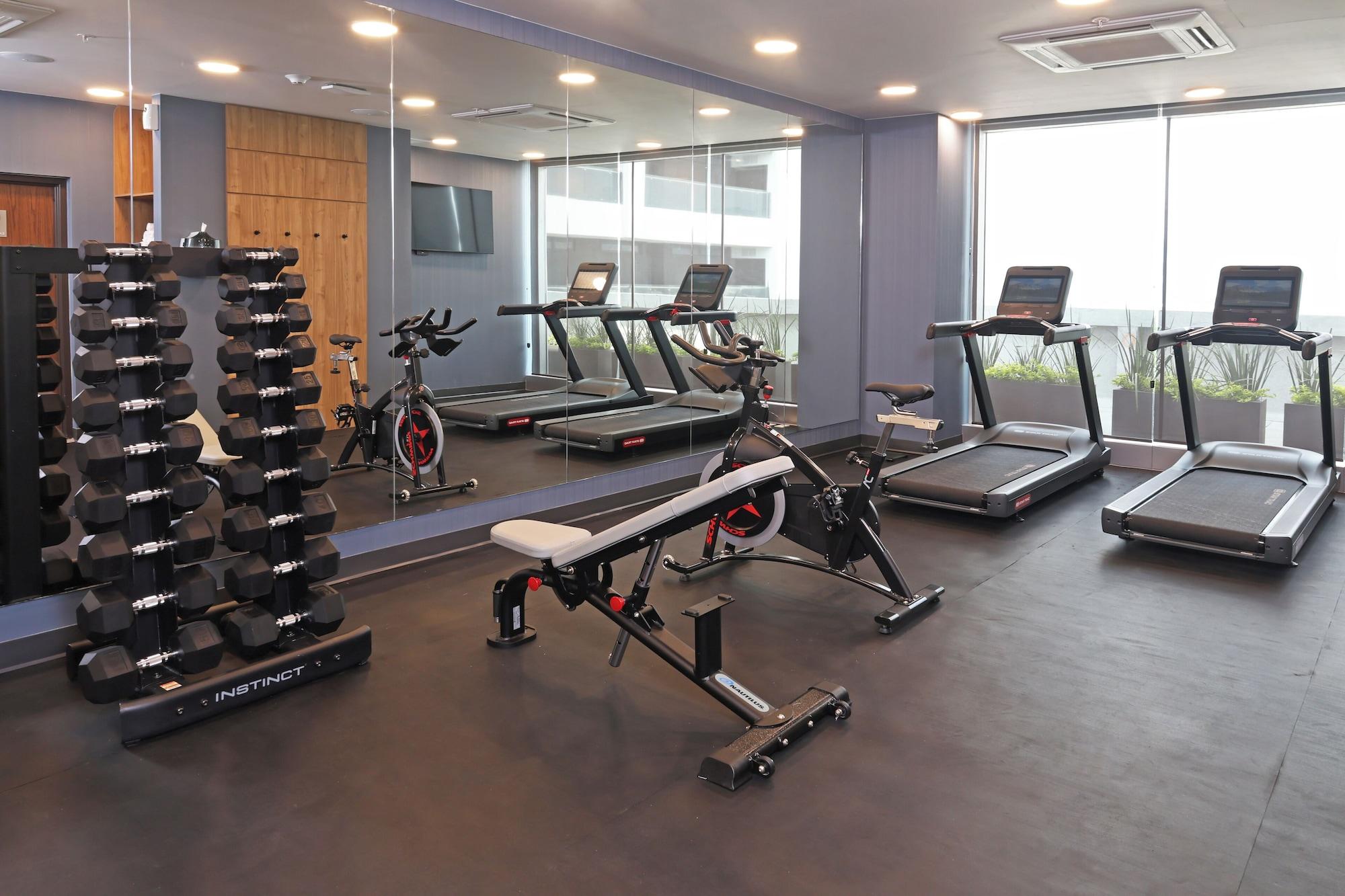 Gimnasio Hampton by Hilton Monterrey Tecnologico, MX