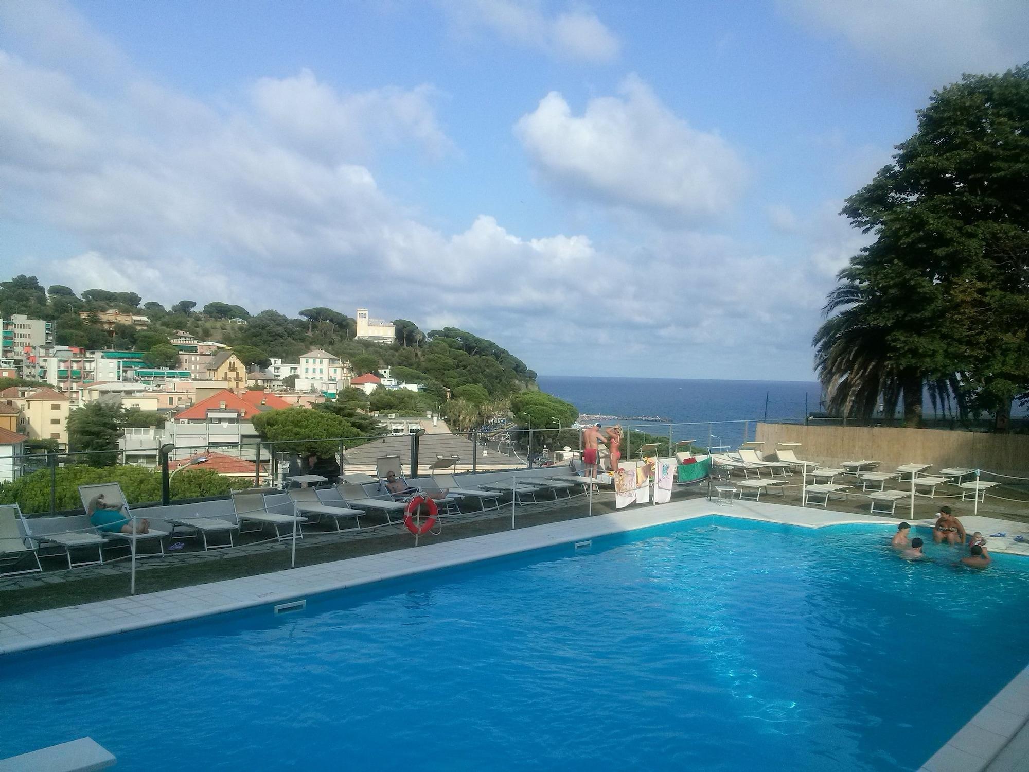 Vista Piscina Hotel Villa Adele