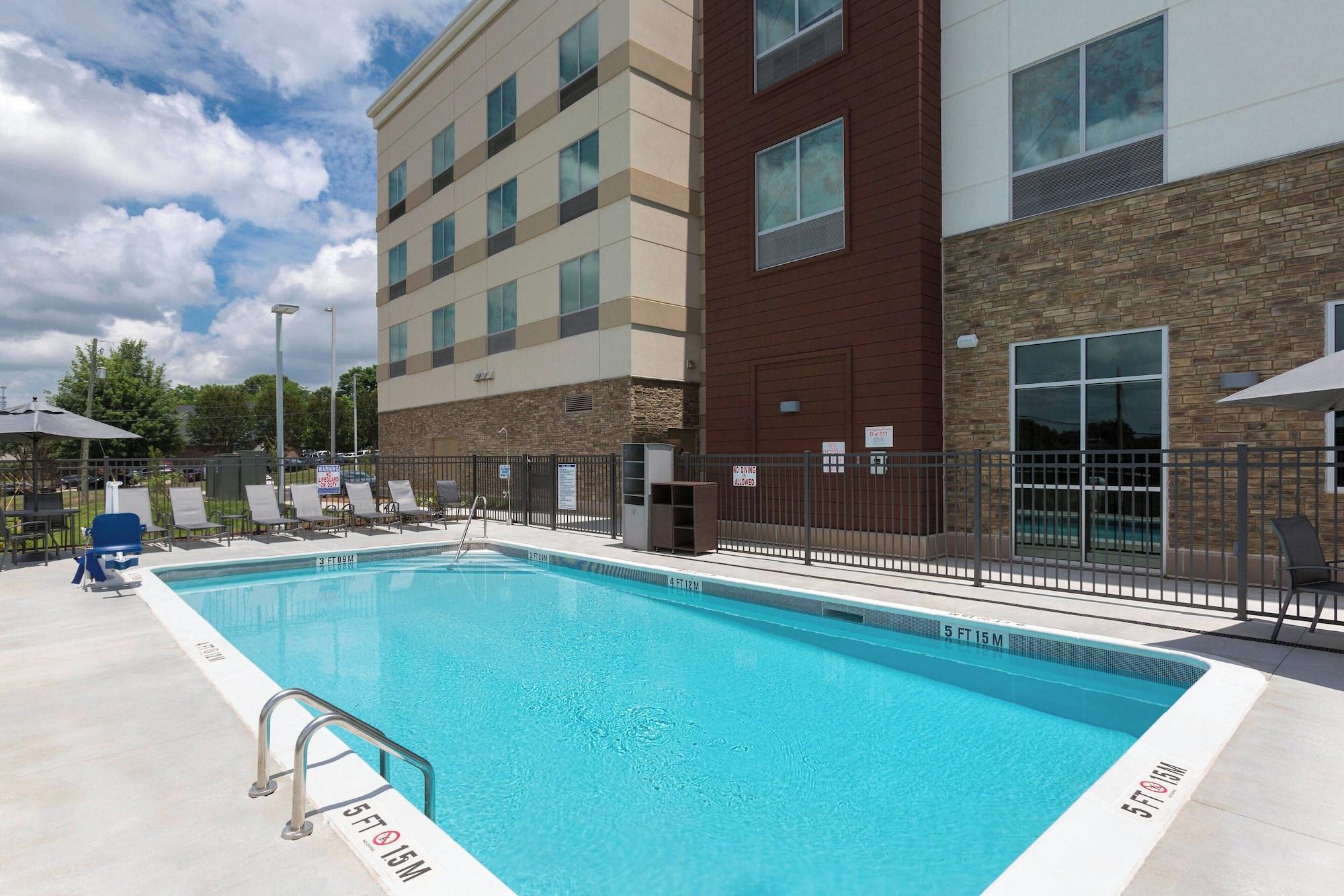 Vista Piscina Fairfield Inn & Suites by Marriott Statesville