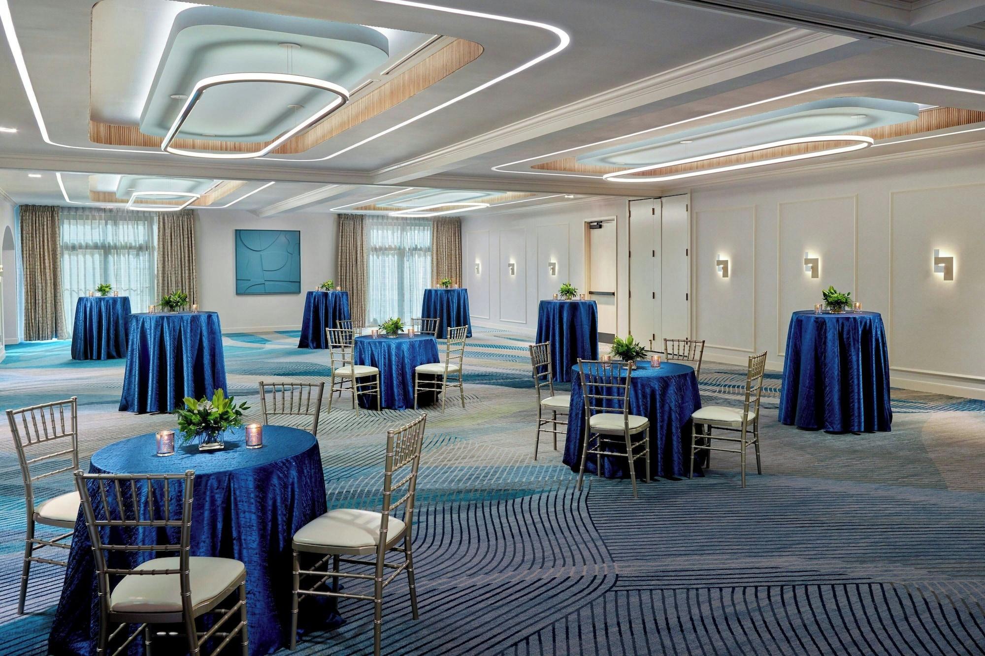 Vista Lobby Renaissance Charlotte SouthPark