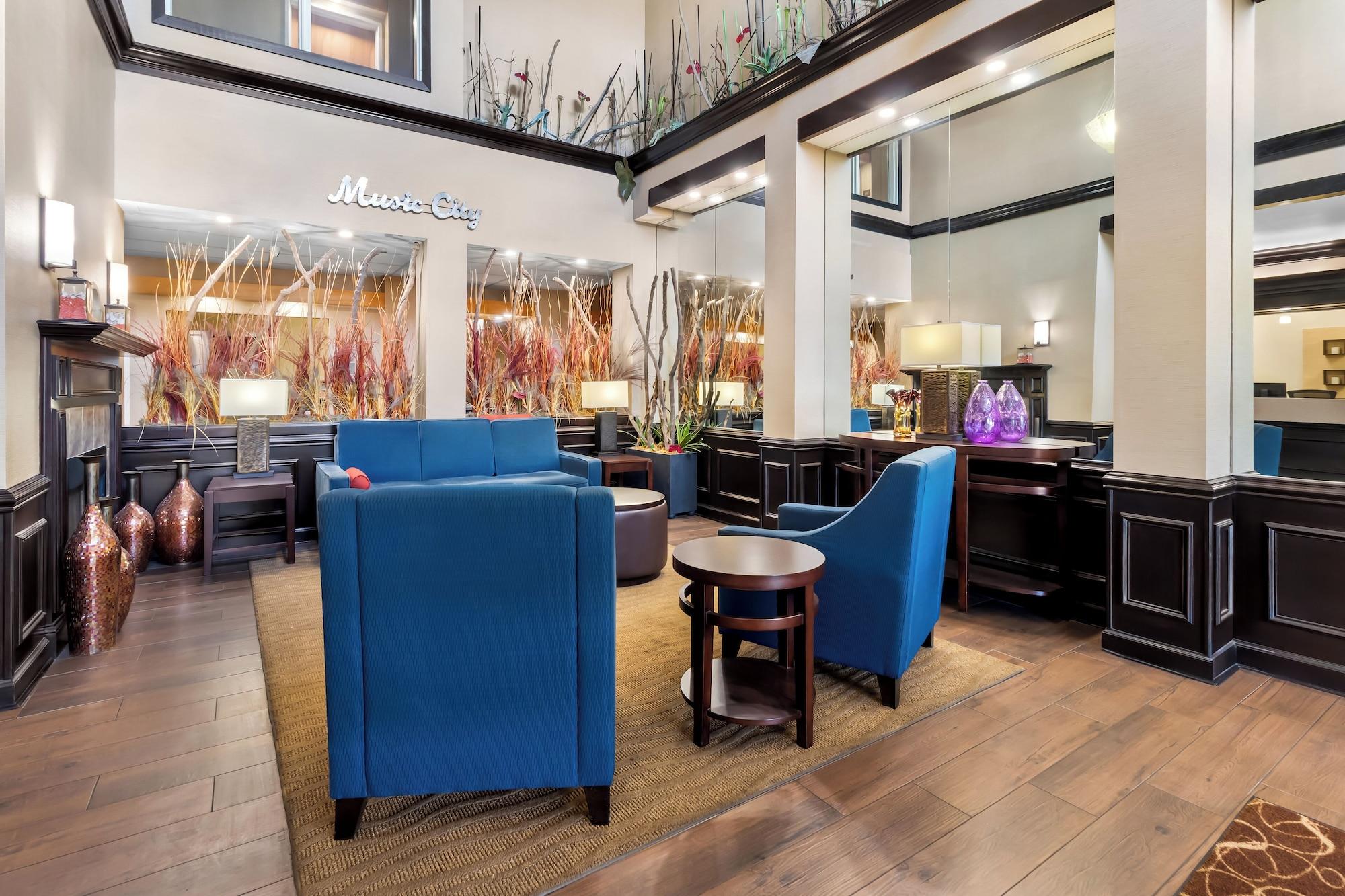 Vista Lobby Comfort Suites At Rivergate Mall