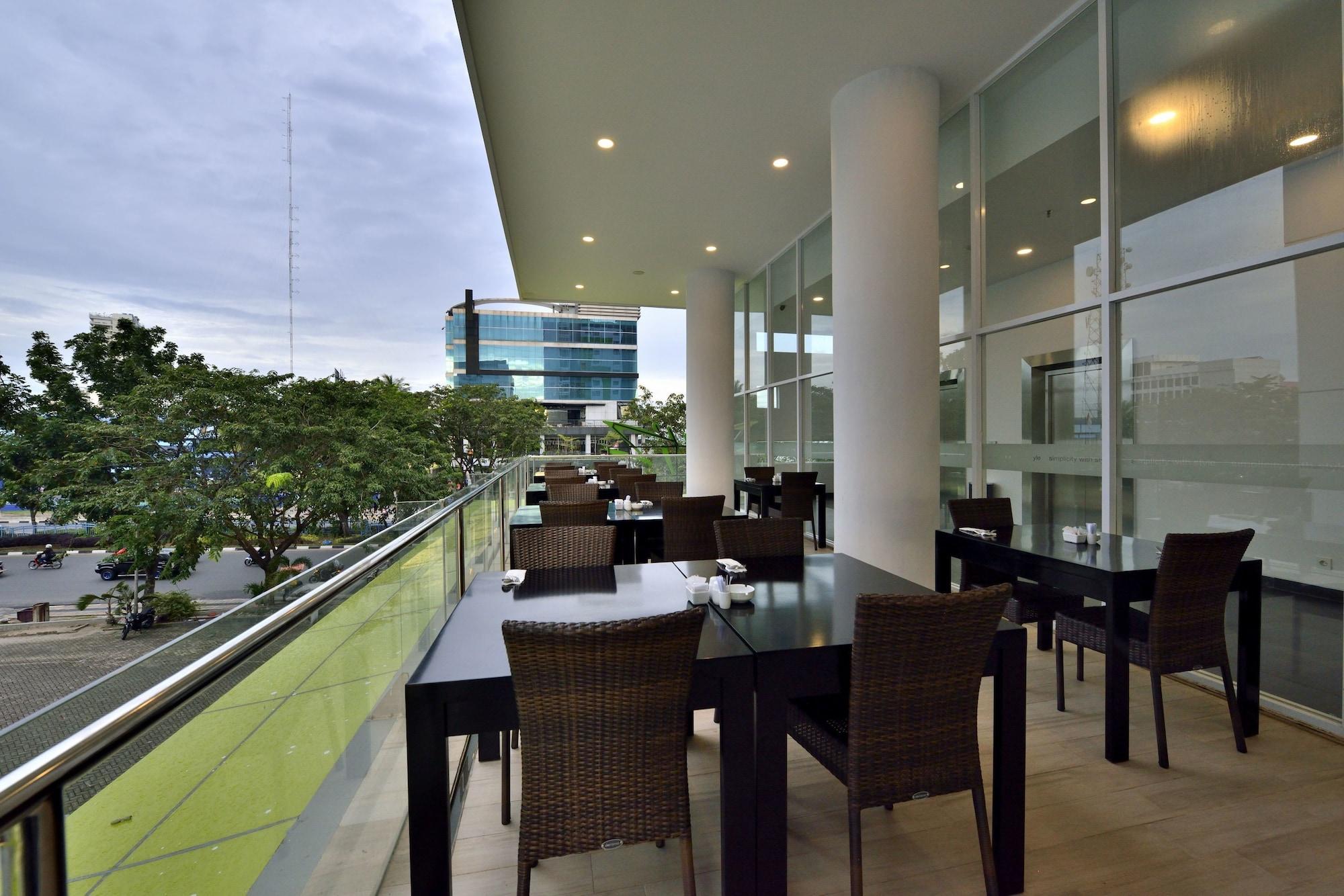 Restaurant Whiz Prime Hotel Sudirman Pekanbaru