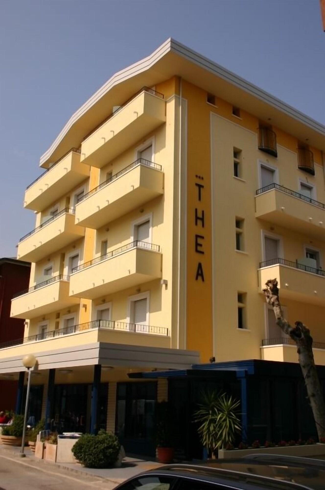Vista Exterior Hotel Thea