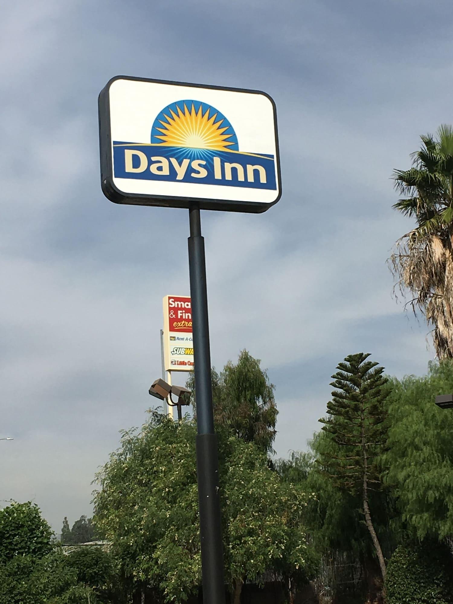Vista Exterior Days Inn by Wyndham Ontario Airport