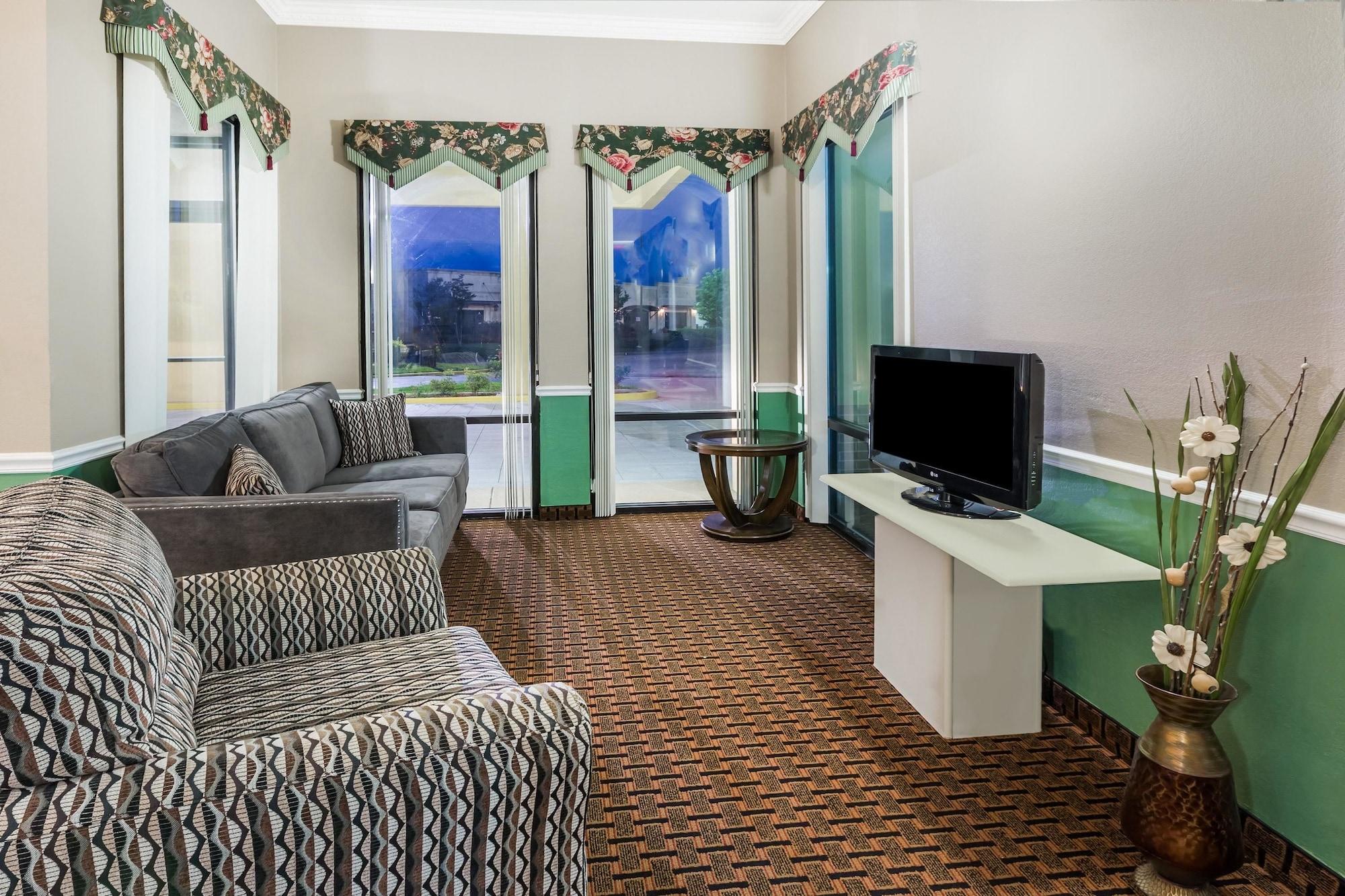 Vista Lobby Super 8 by Wyndham Madison/Ridgeland Area