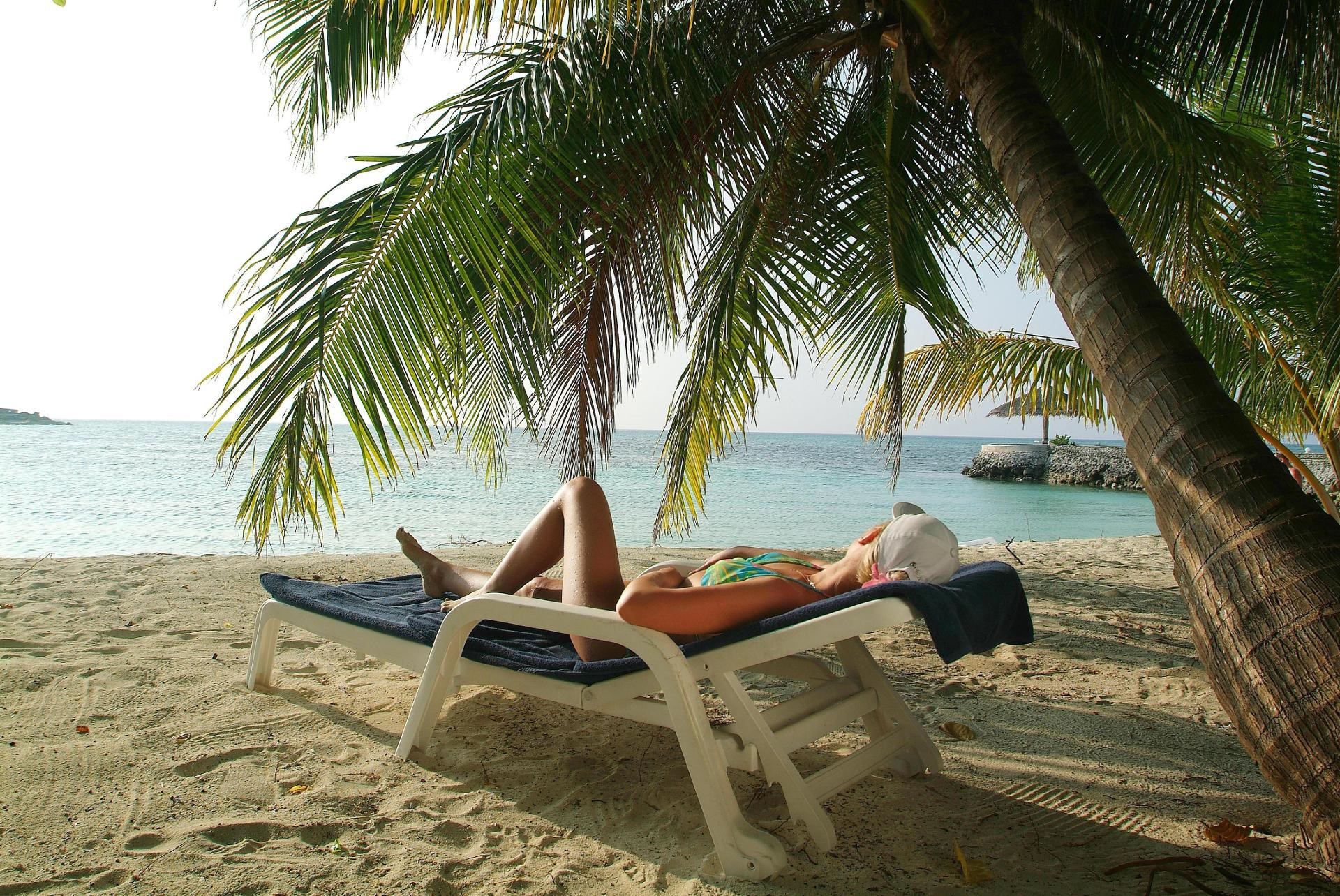 Playa Adaaran Select Huduran Fushi - with 24hrs Premium All Inclusive