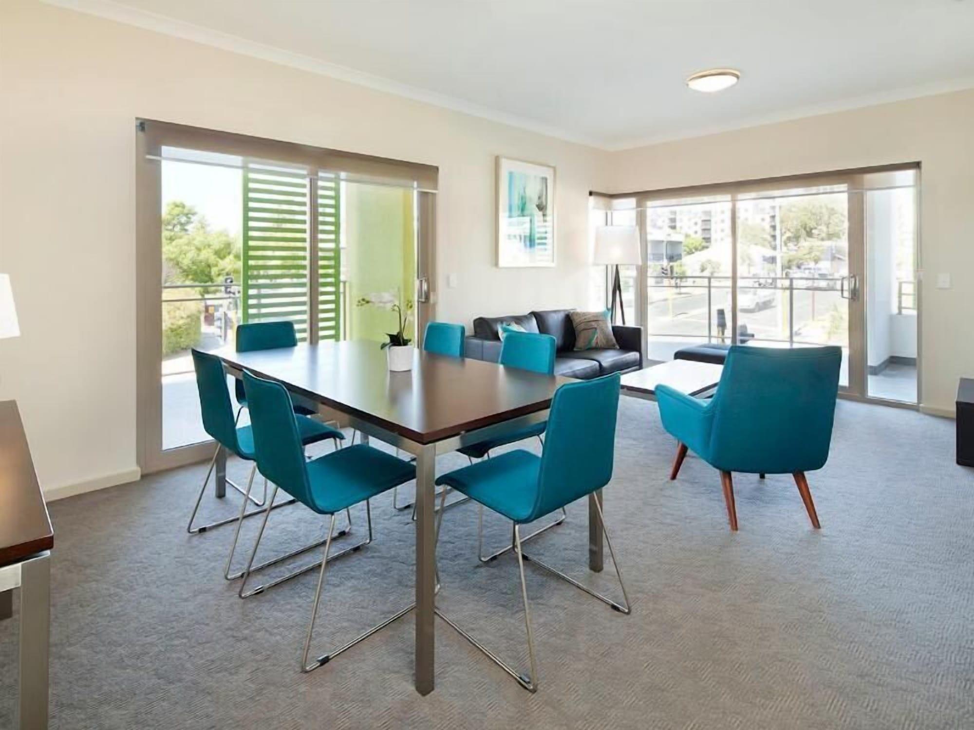 Set de Habitación Baileys Serviced Apartments