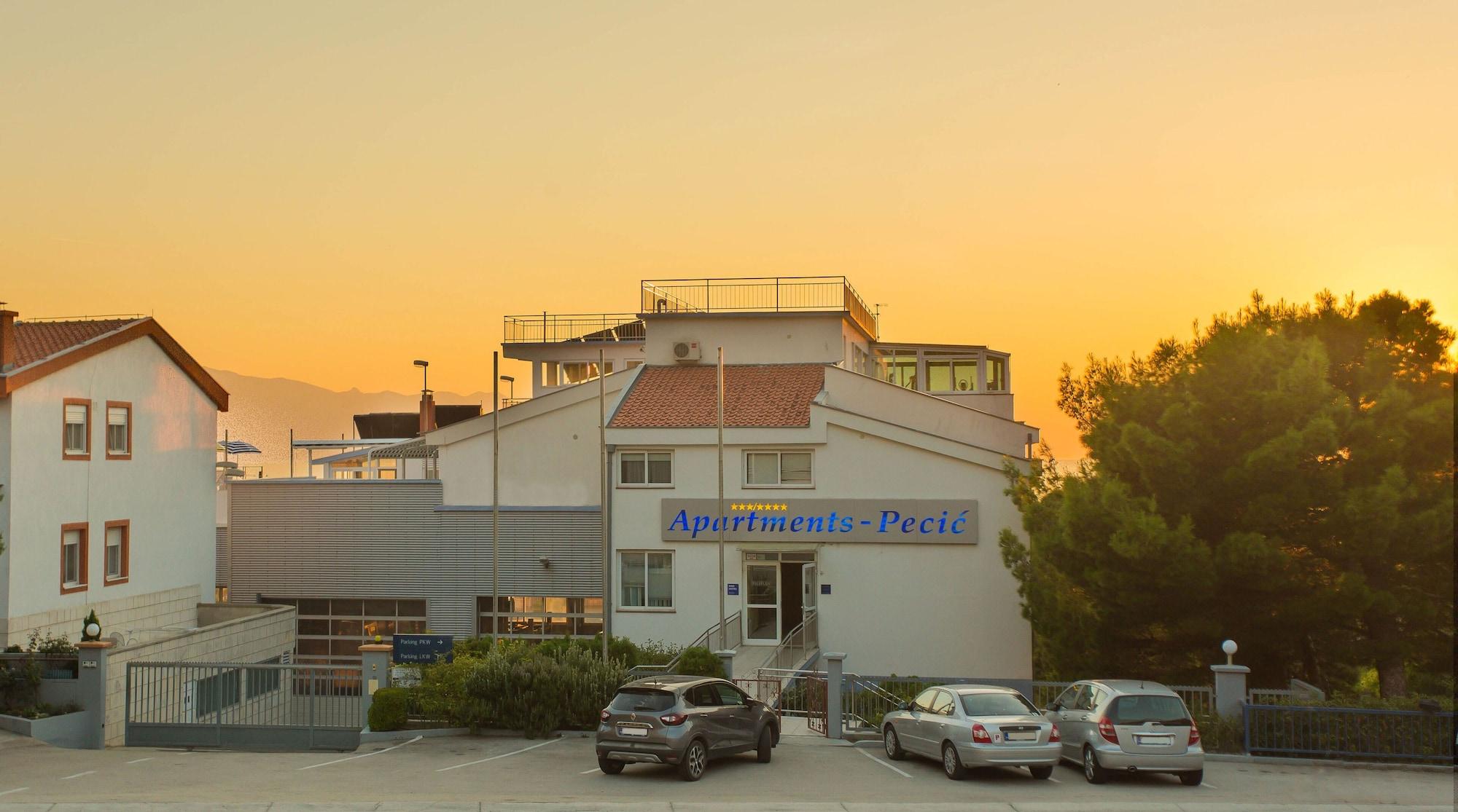 Vista Exterior Aparthotel Pecic