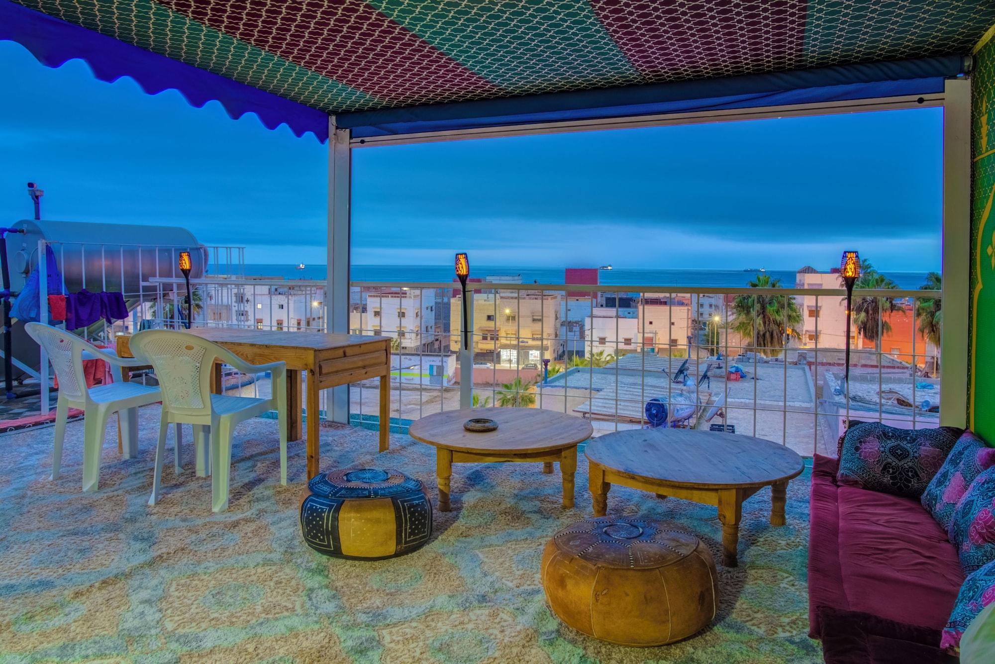 Varios Dinosaur anza surf house