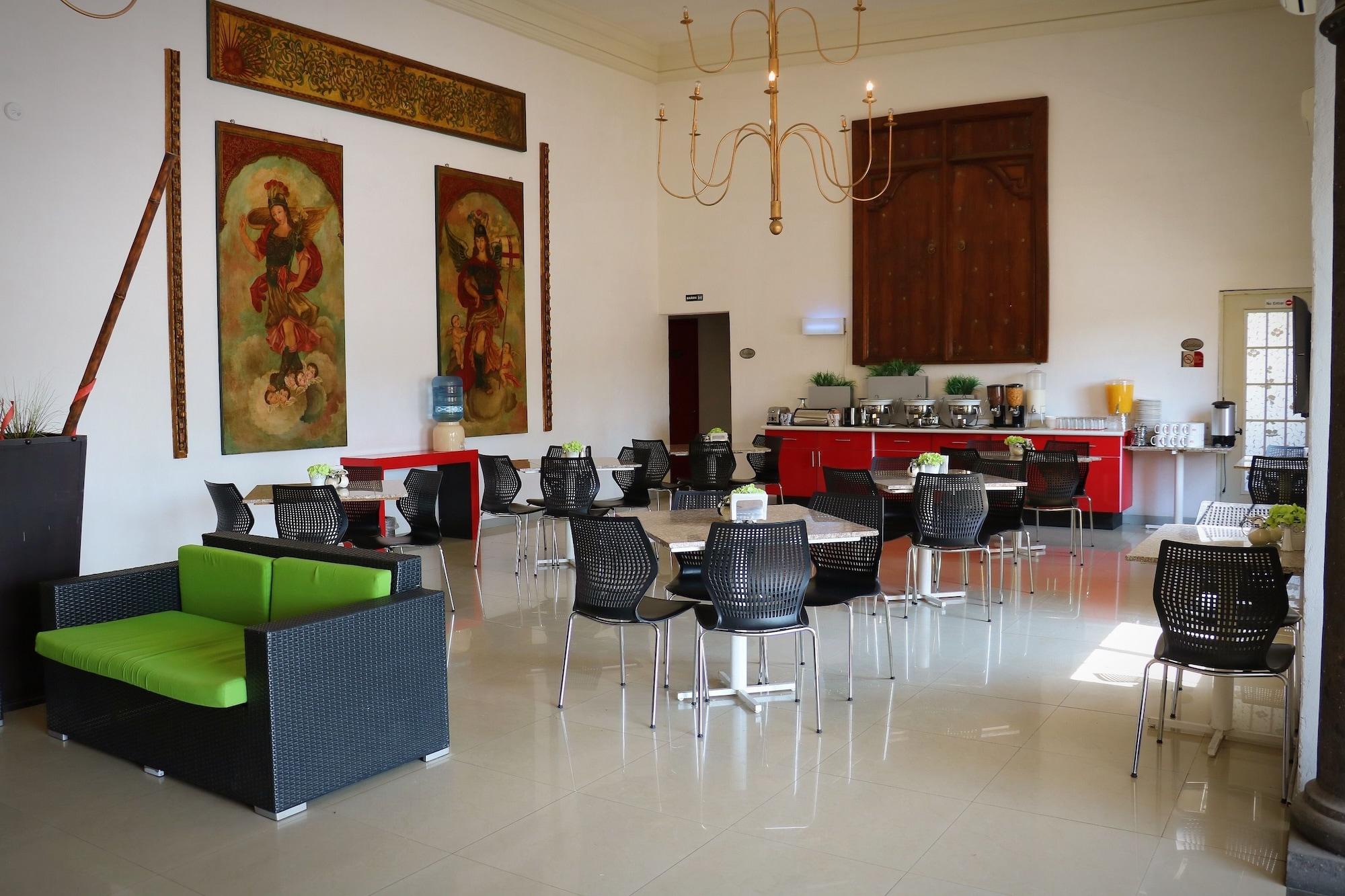 Bar/Salón Zar Queretaro Hotel