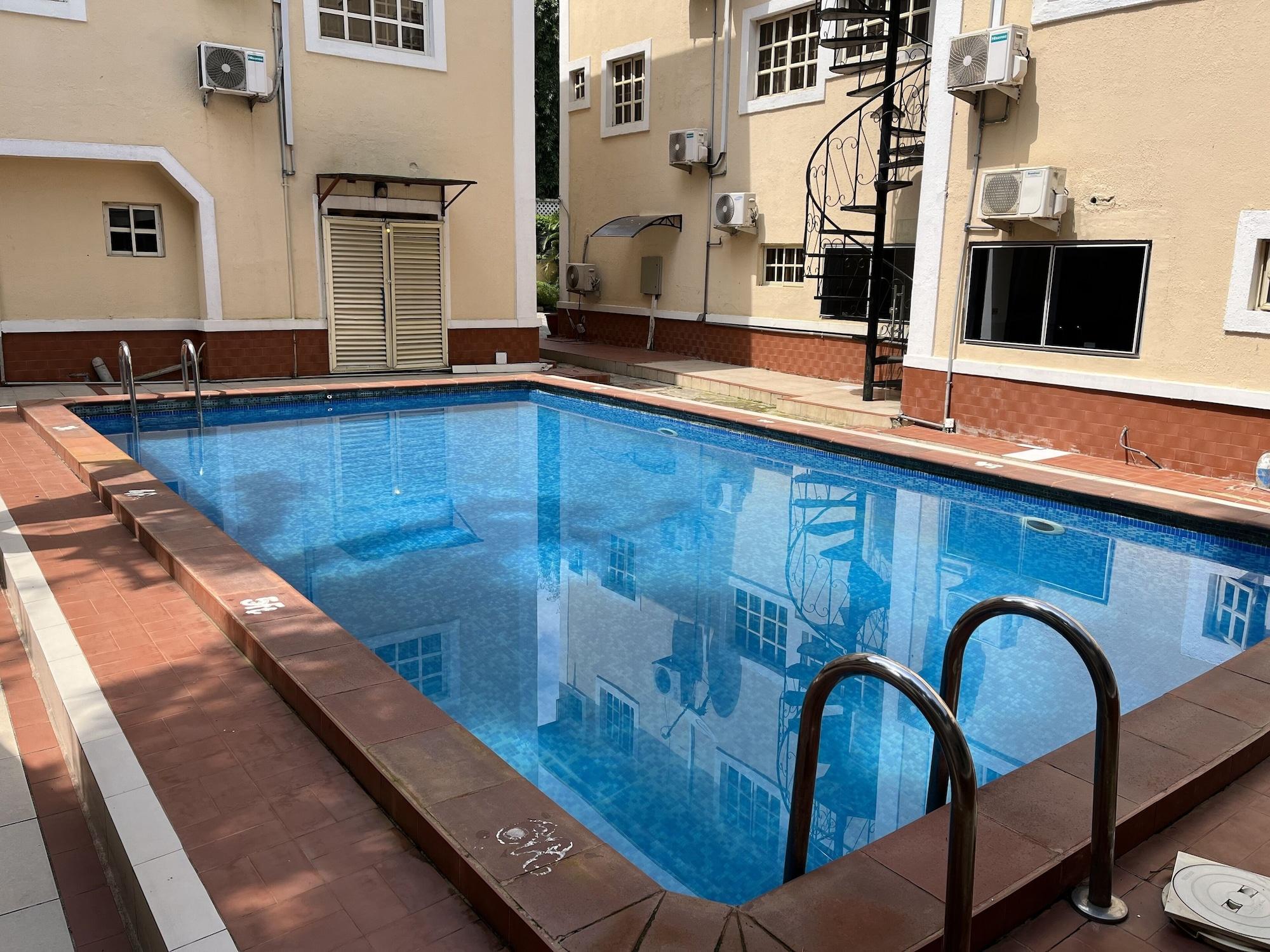 Vista Piscina Dwell Apartments