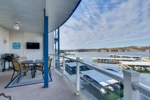 Alquiler Vacacional - Lake Ozark Condo w/ Water Views & Pool Access!