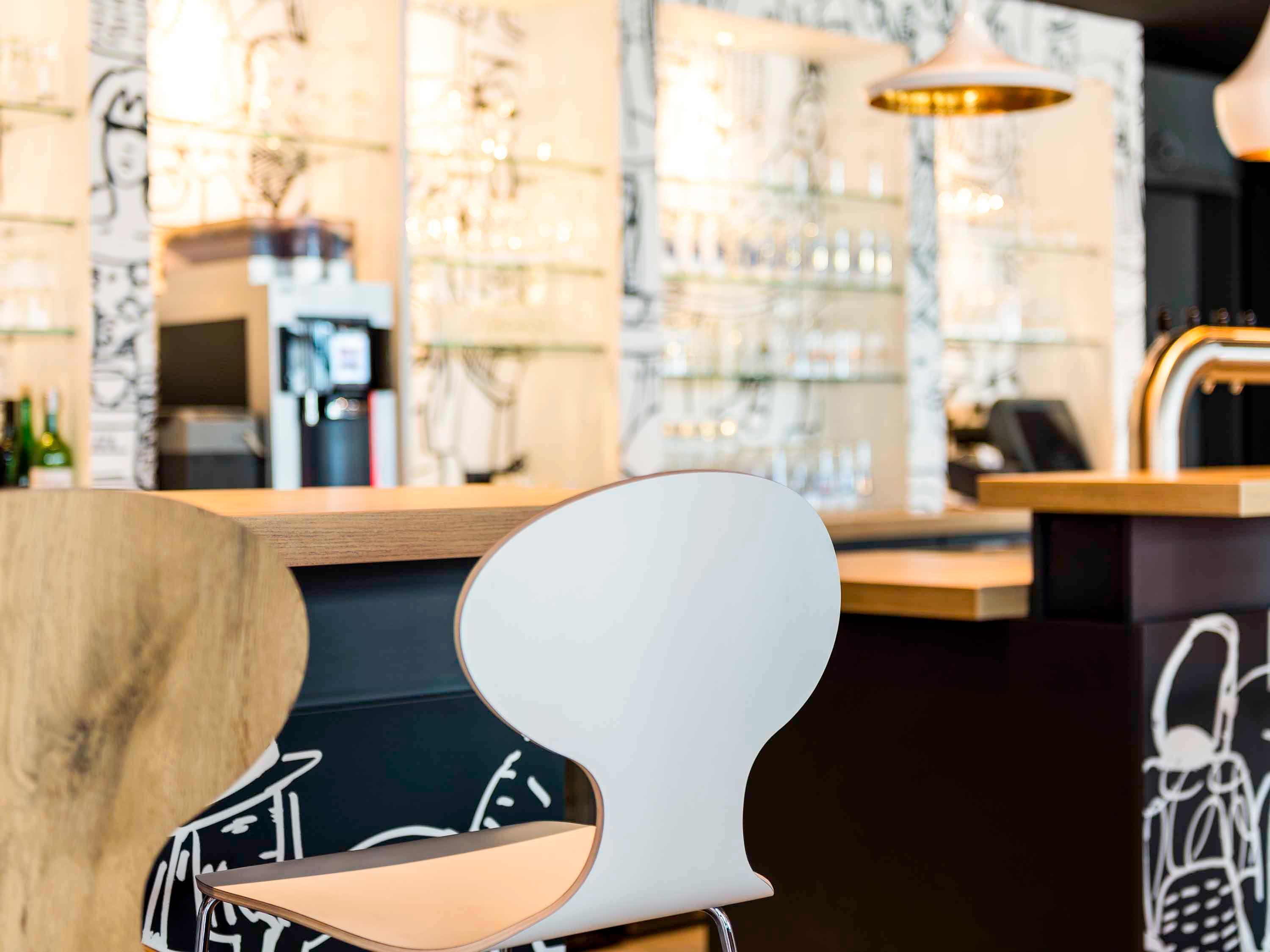 Bar/Salón ibis München Garching