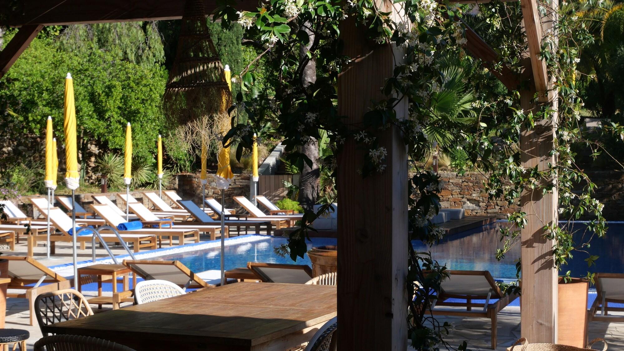 Bar/Salón Hotel La Piscine