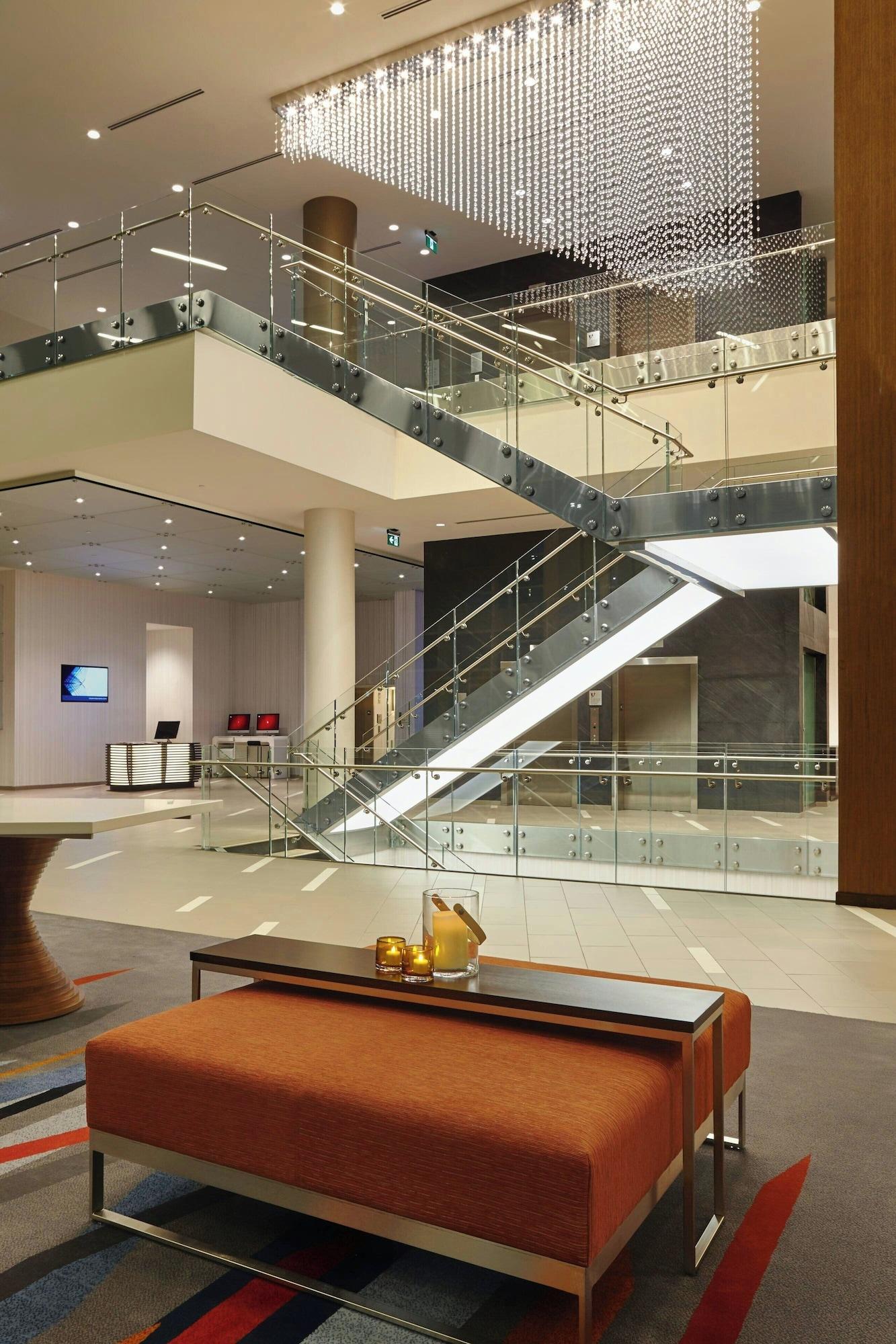 Vista Lobby Calgary Airport Marriott In-Terminal Hotel