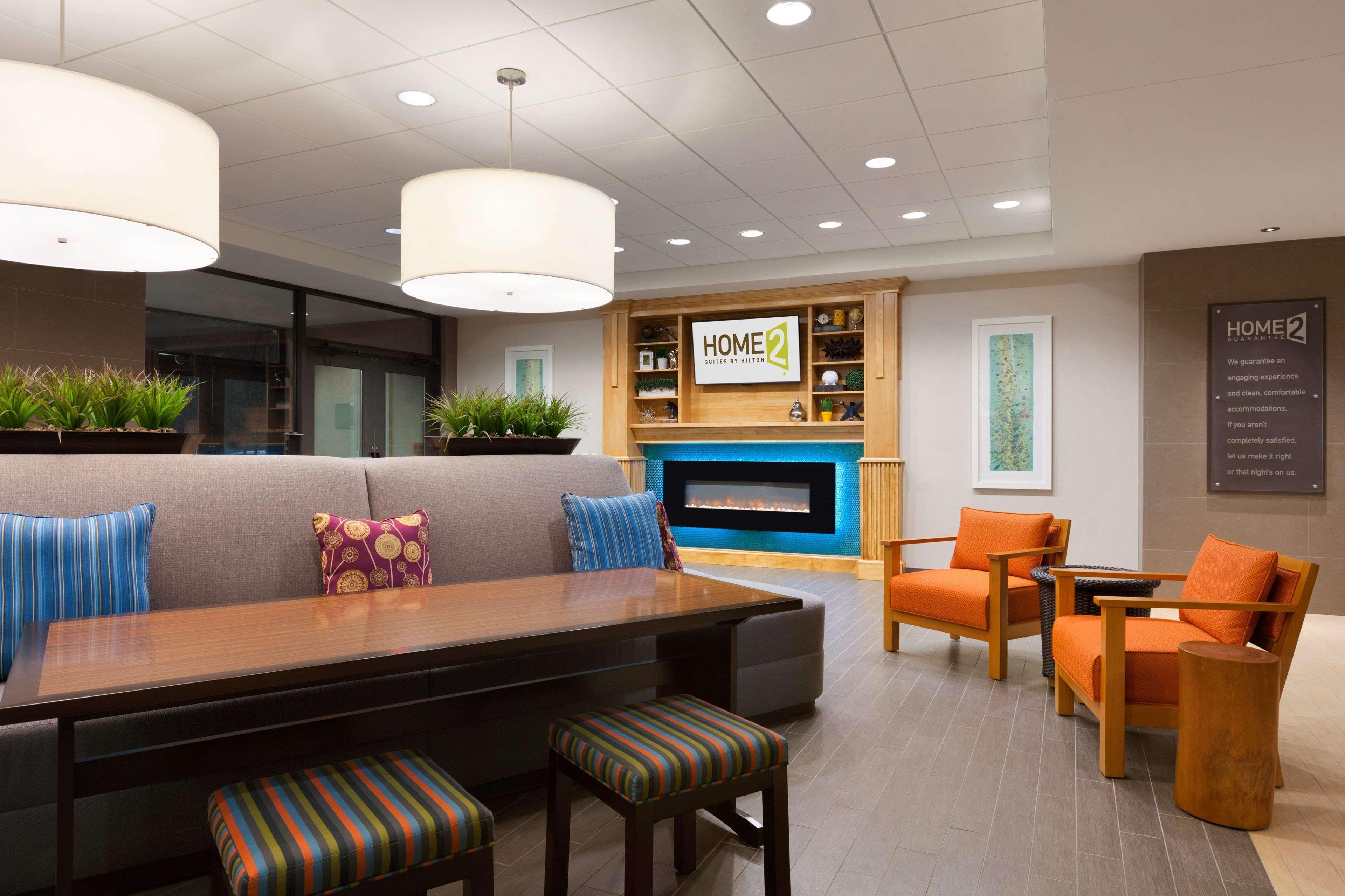 Vista Lobby Home2 Suites by Hilton Champaign/Urbana
