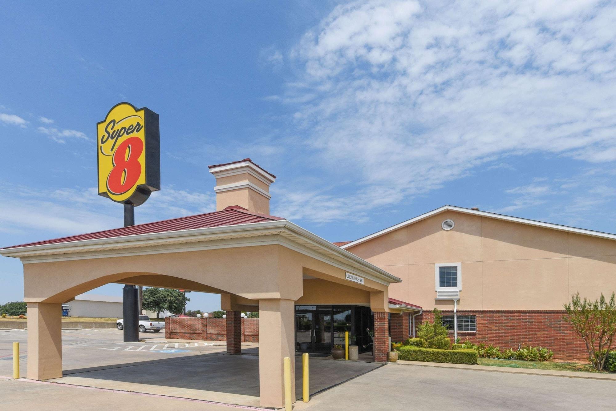Varios Super 8 by Wyndham Burleson Fort Worth Area